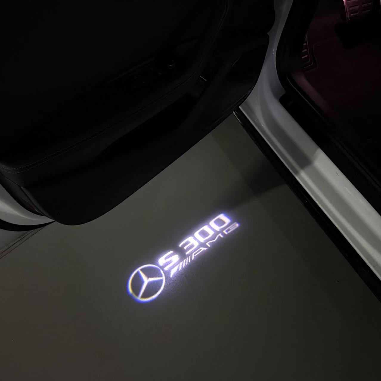أضواء بروجكتور شعار MERCEDES BENZ رقم 03 (الكمية 1 = 1 مجموعة / 2 أضواء باب)