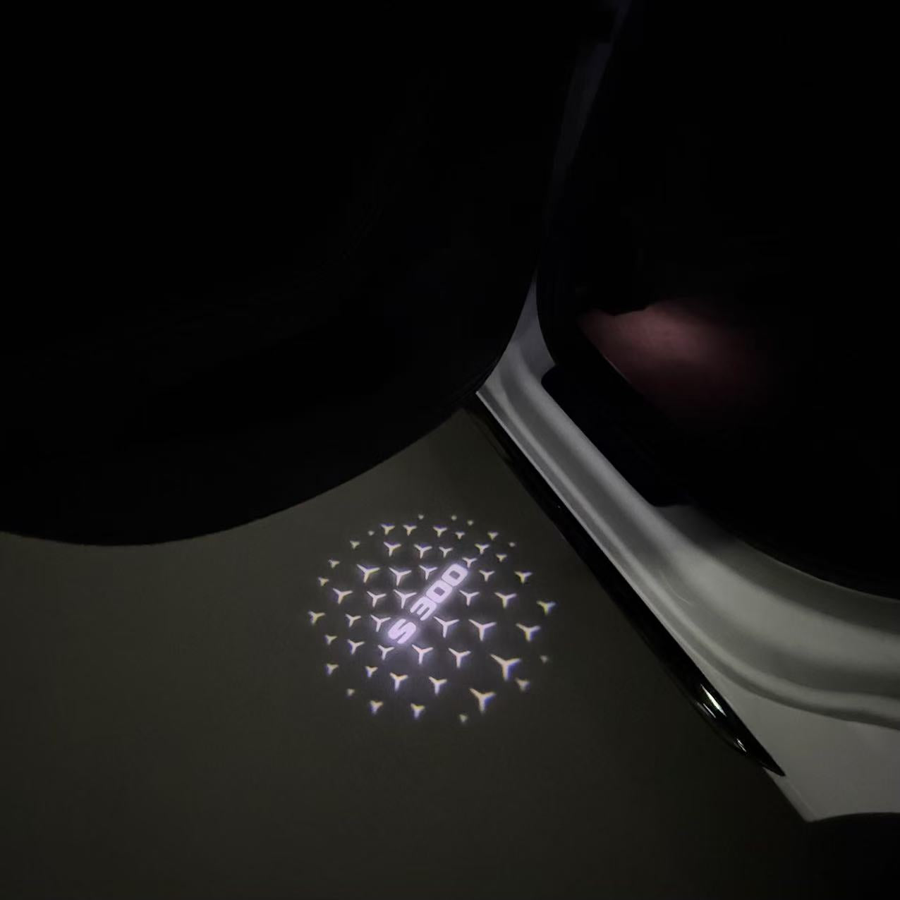 LUCI PROIETTORI LOGO MERCEDES BENZ Nr.03 (quantità 1 = 1 set / 2 luci porta)