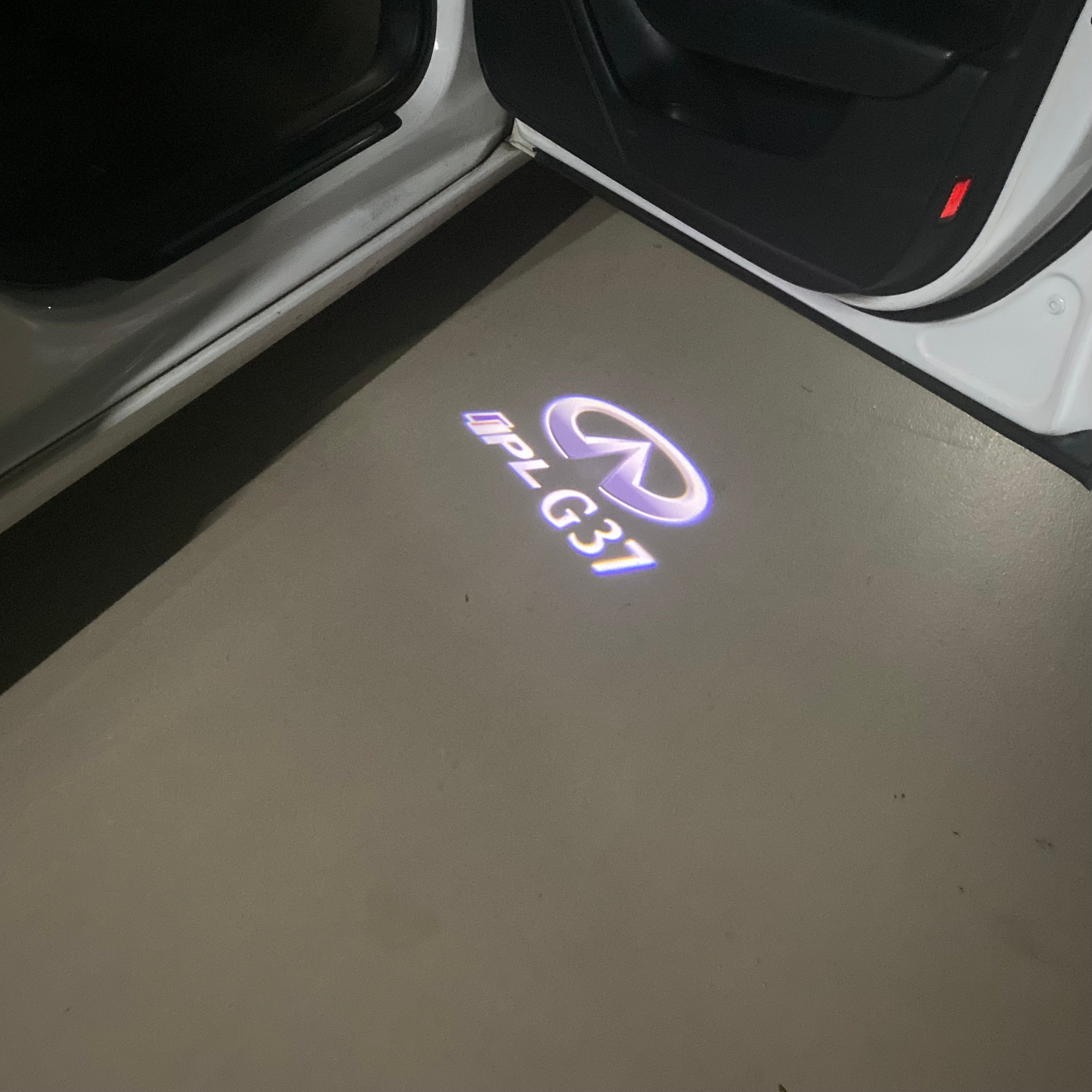 INFINTI IPL G37 LOGO PROJECROTR أضواء Nr.81 (الكمية 1 = 1 مجموعات / 2 أضواء الباب)