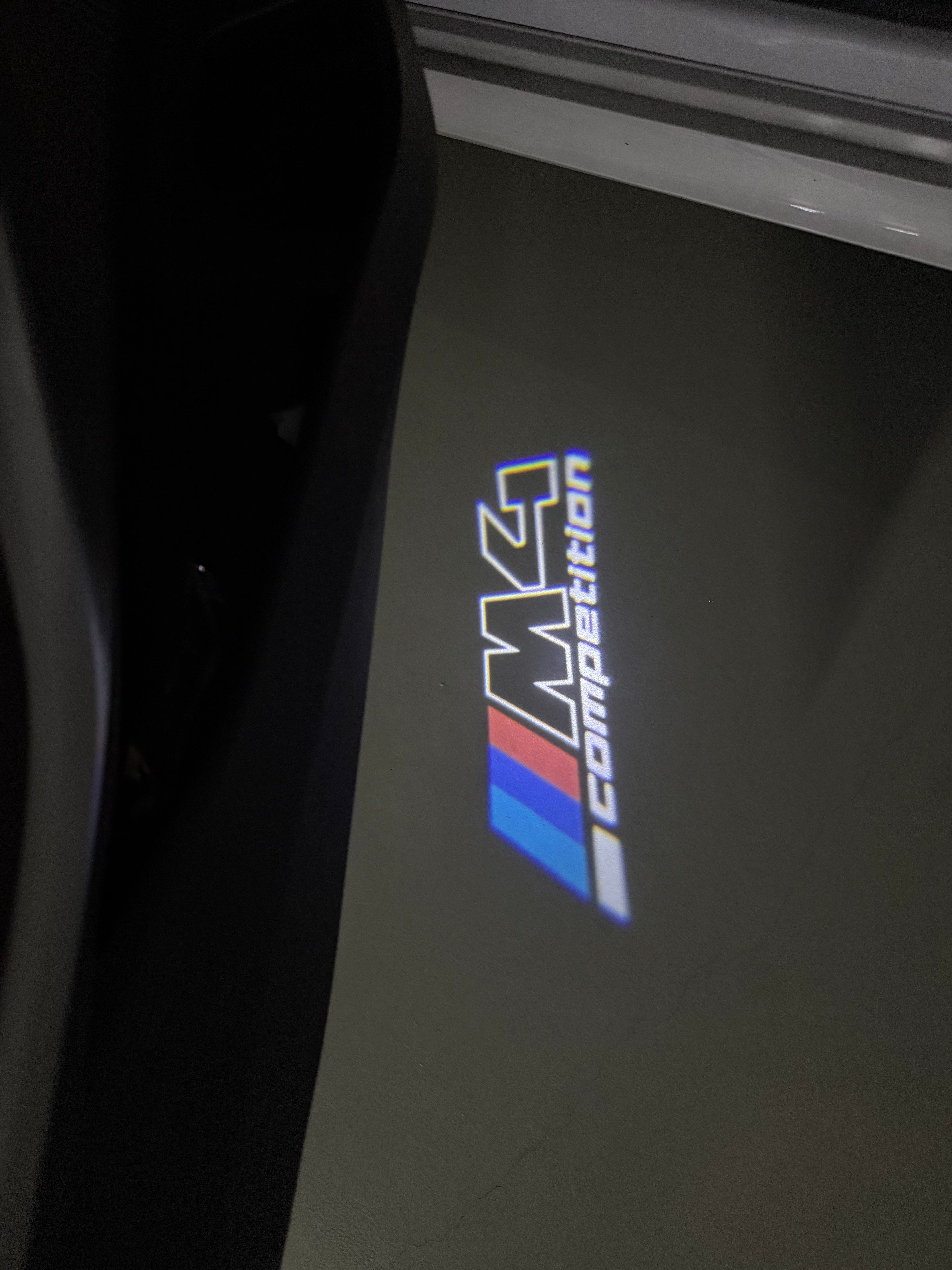 ÉCLAIRAGE DE PROJECTEUR BMW M3 LOGO Nr.24 (quantité 1 = 1 jeux / 2 feux de porte)