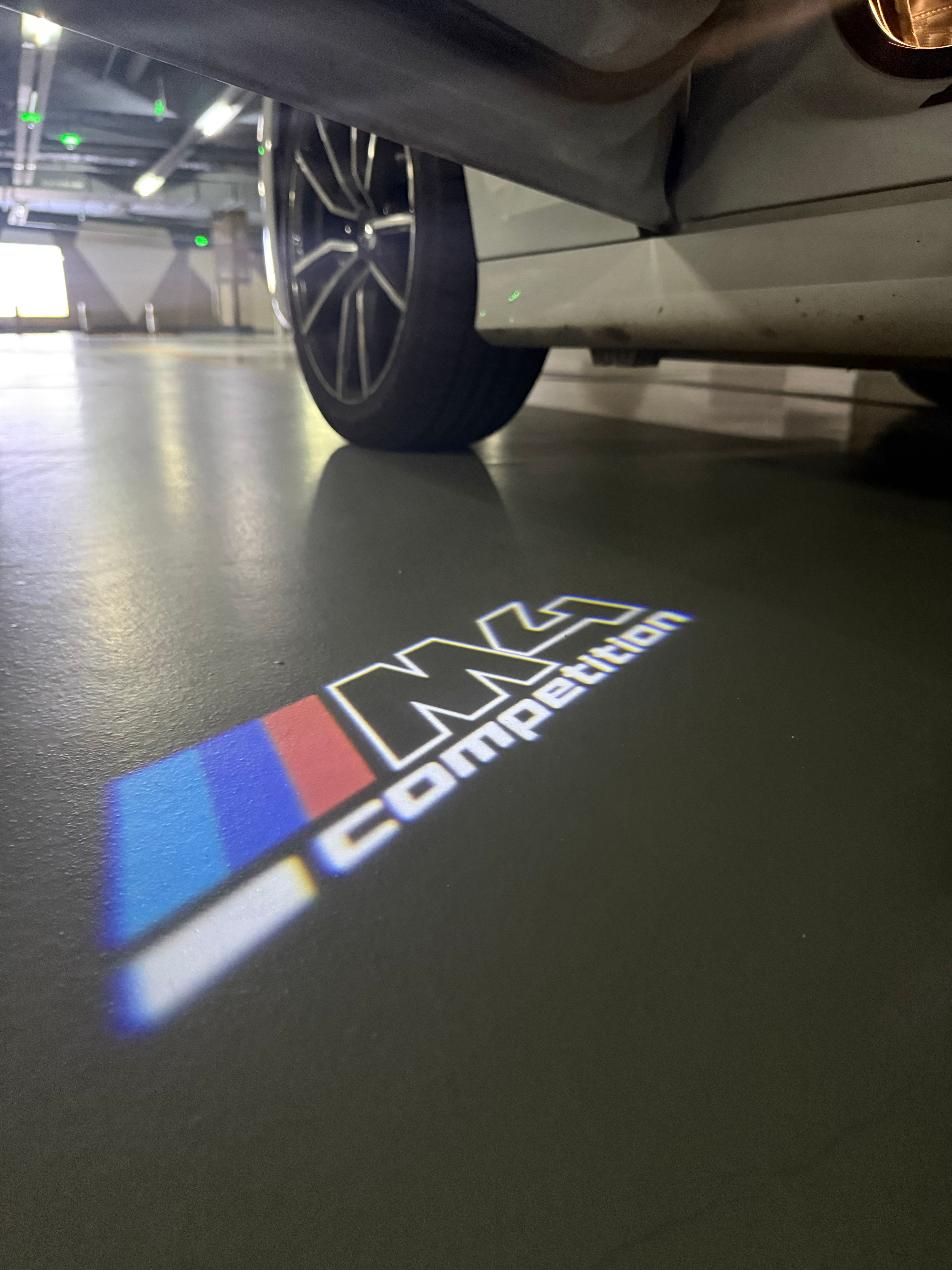 ÉCLAIRAGE DE PROJECTEUR BMW M3 LOGO Nr.24 (quantité 1 = 1 jeux / 2 feux de porte)