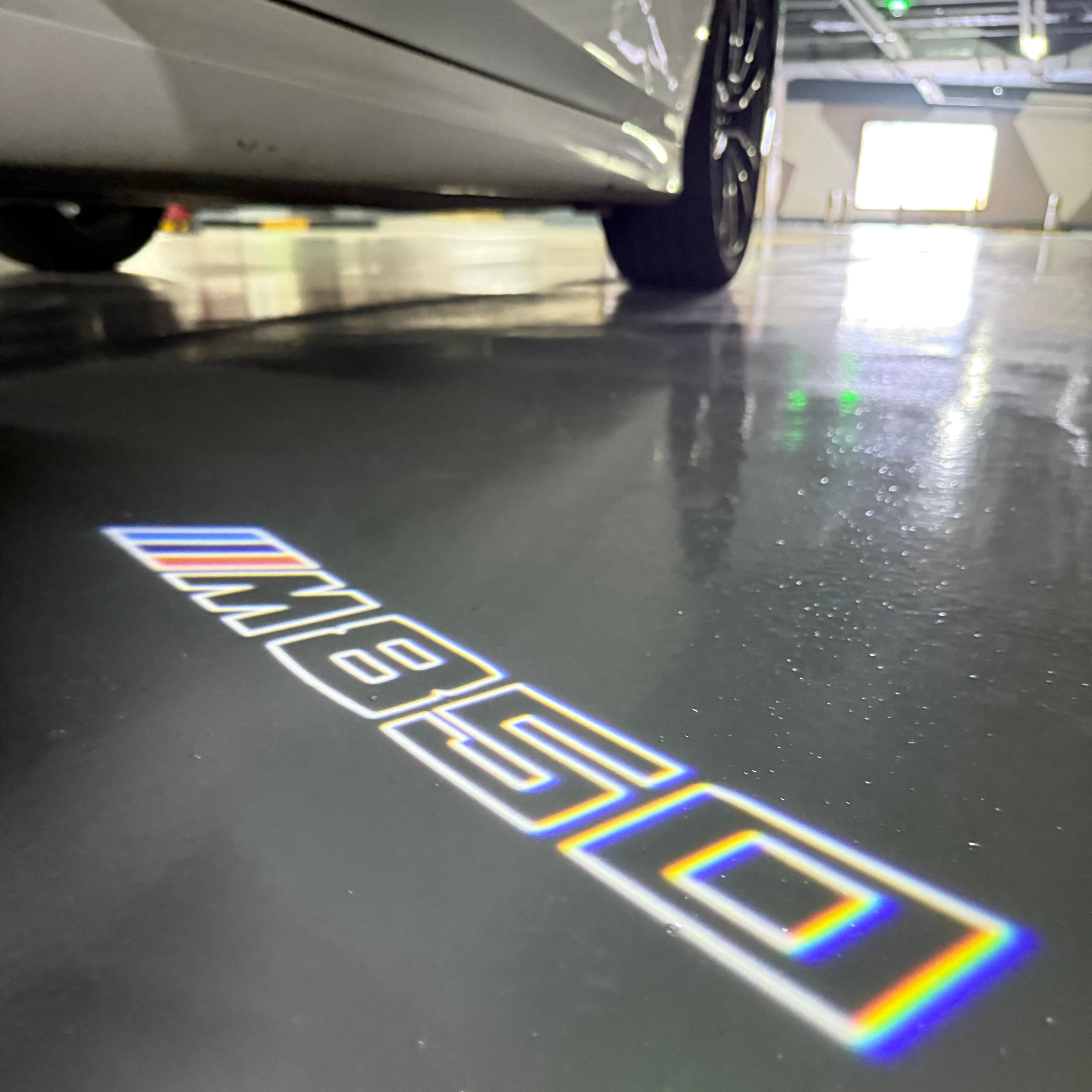 LUCES DE PROYECTOR DEL LOGOTIPO BMW M3 Nr.24 (cantidad 1 = 1 juegos / 2 luces de puerta)