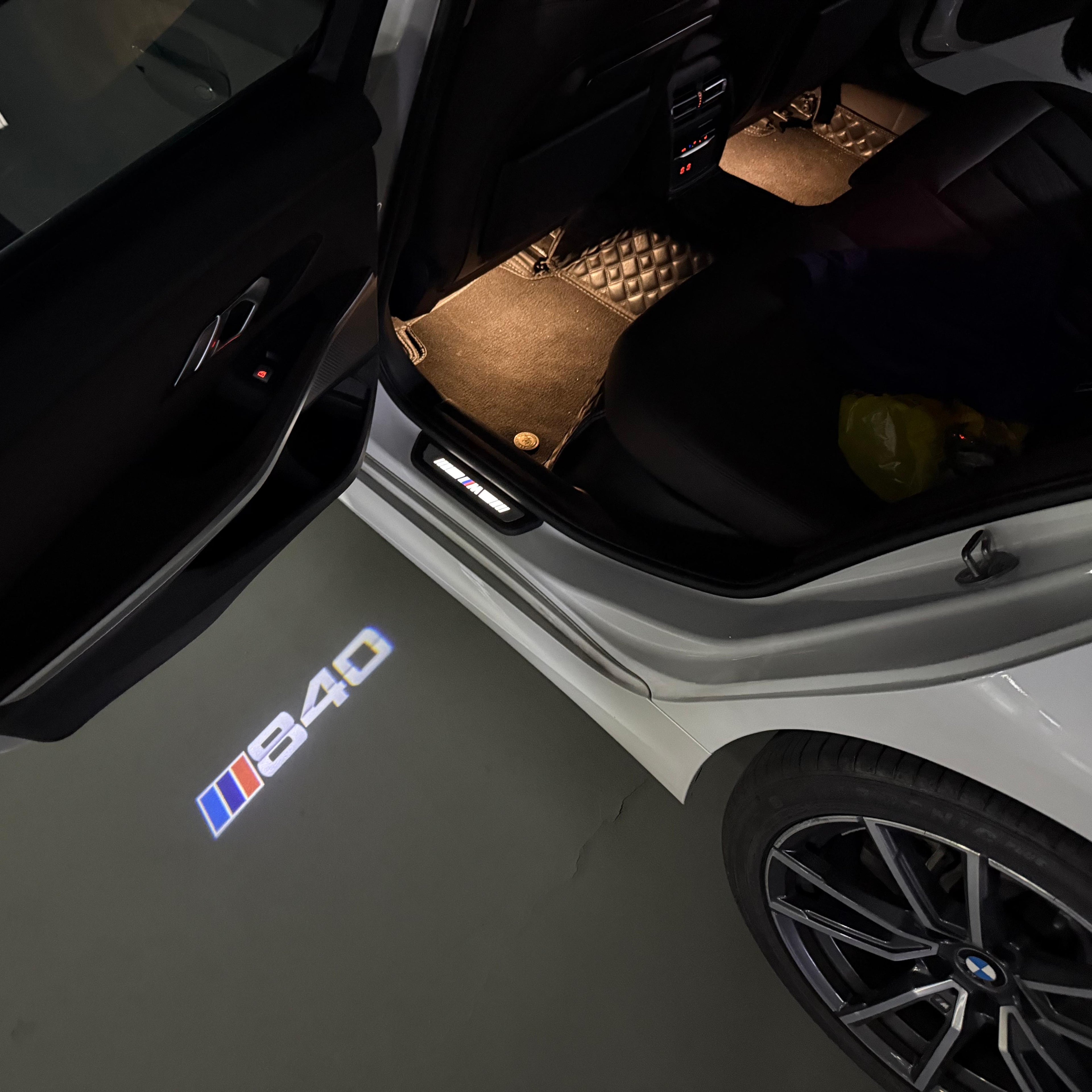 LUCES DE PROYECTOR DEL LOGOTIPO BMW M3 Nr.24 (cantidad 1 = 1 juegos / 2 luces de puerta)