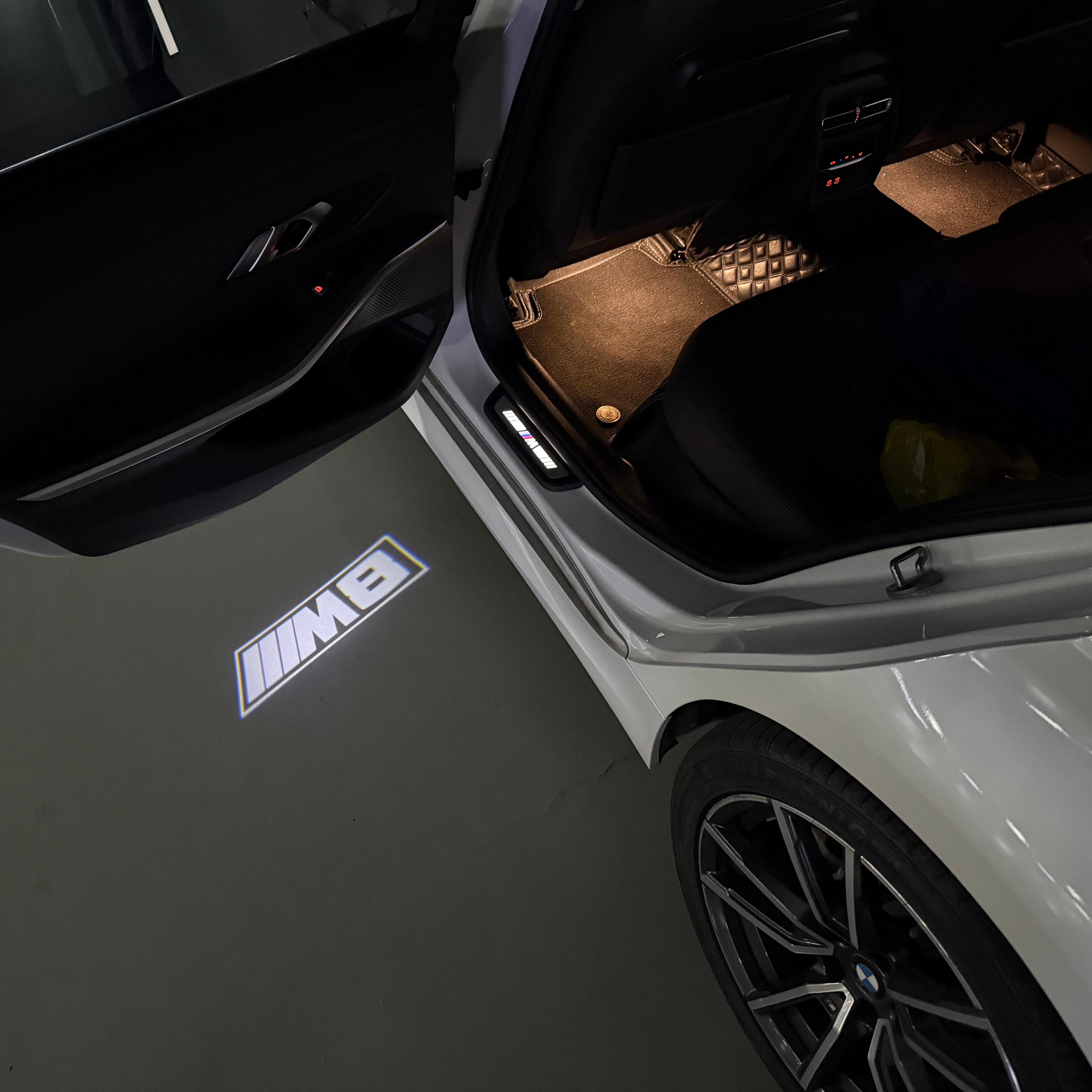 LUCES DE PROYECTOR DEL LOGOTIPO BMW M3 Nr.24 (cantidad 1 = 1 juegos / 2 luces de puerta)