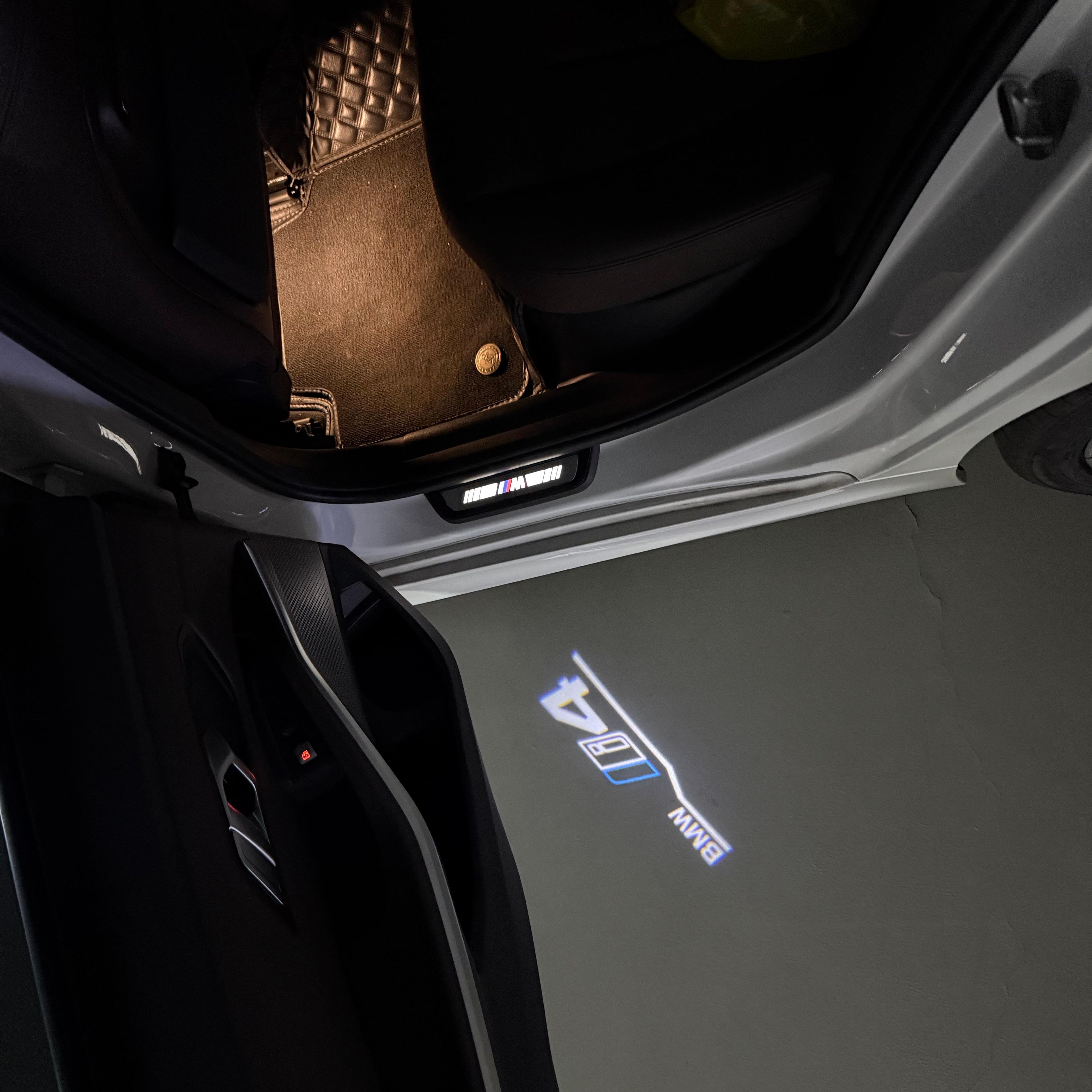 LUCES DE PROYECTOR DEL LOGOTIPO BMW M3 Nr.24 (cantidad 1 = 1 juegos / 2 luces de puerta)