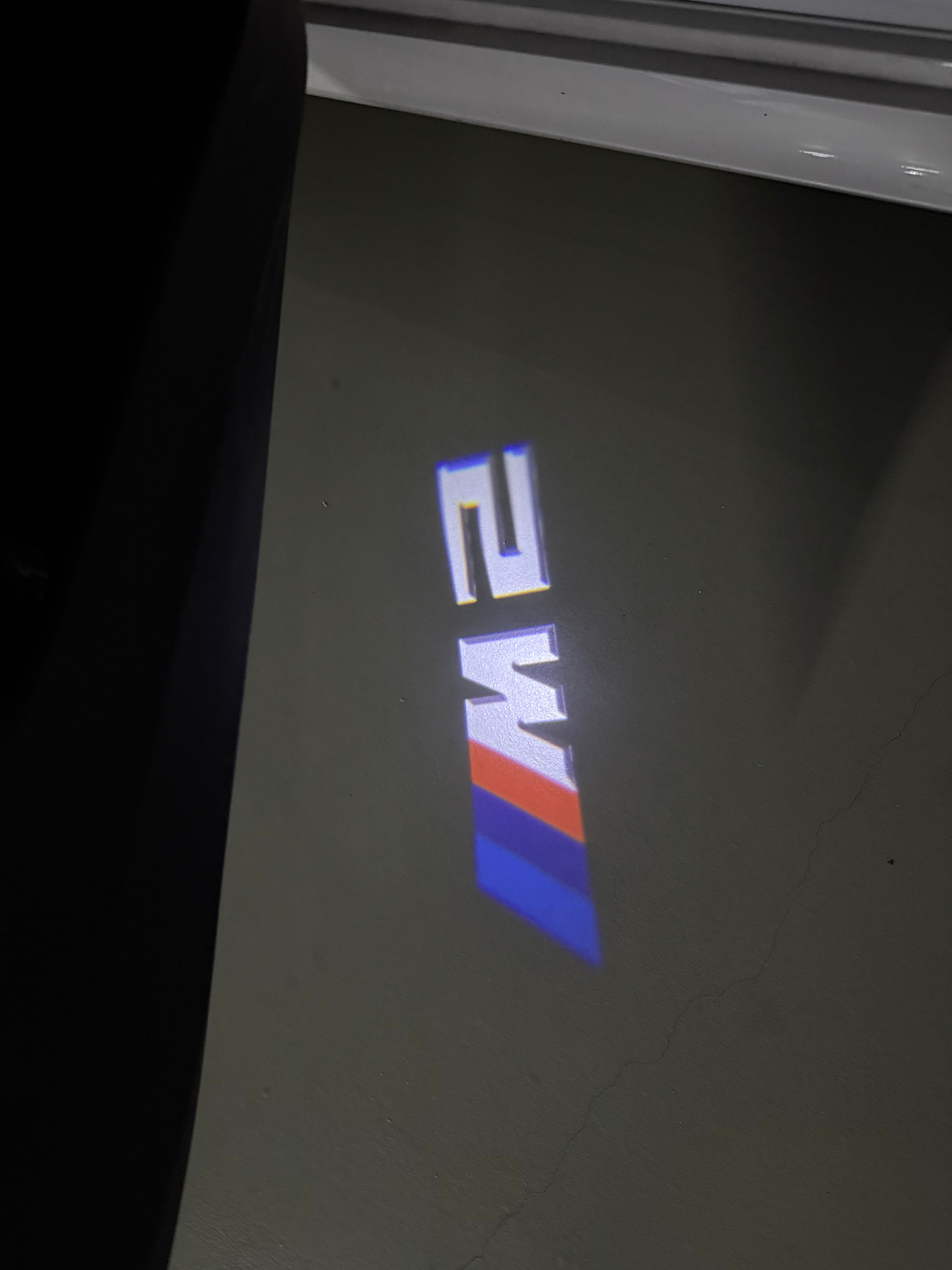 LUCES DE PROYECTOR DEL LOGOTIPO BMW M3 Nr.24 (cantidad 1 = 1 juegos / 2 luces de puerta)