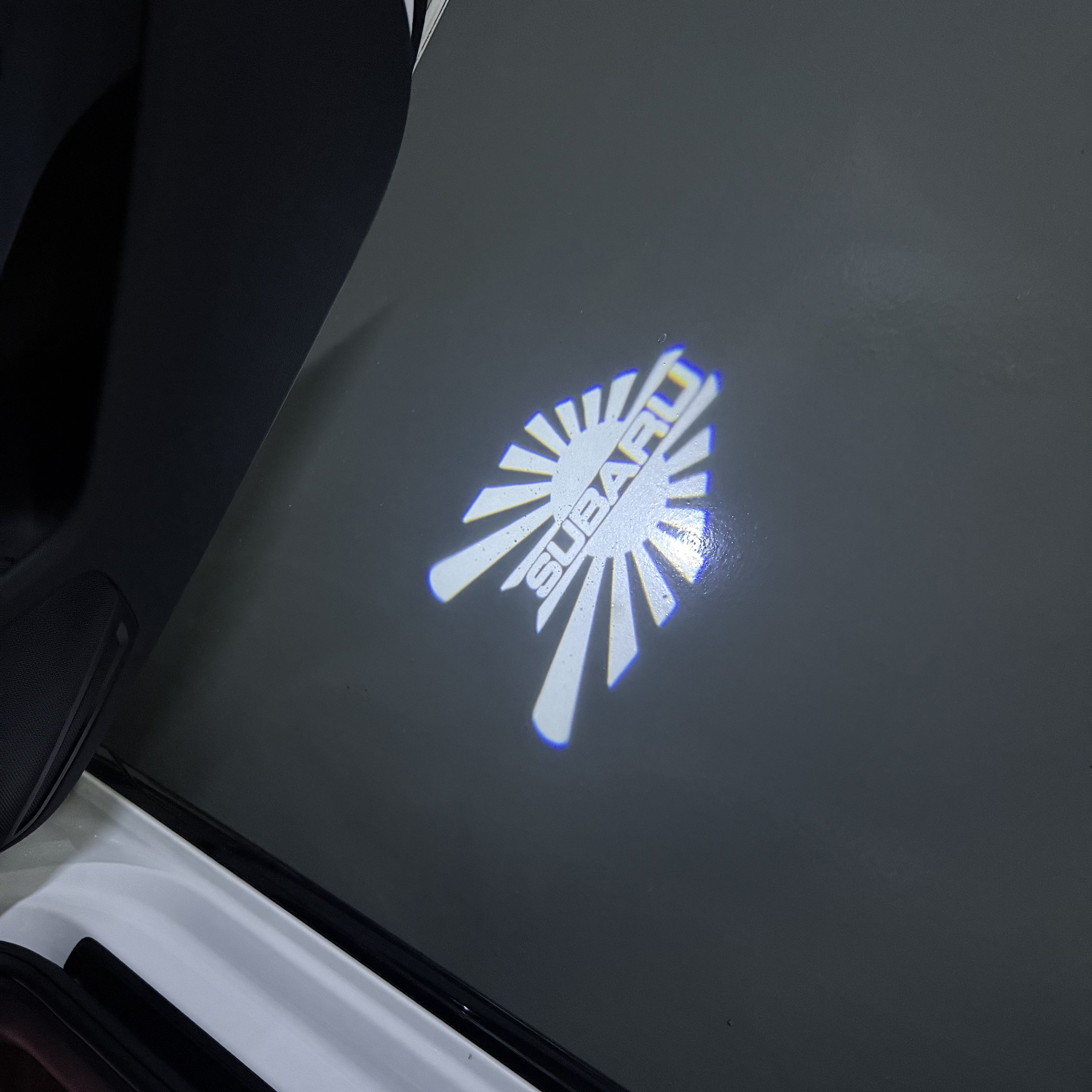BRZ LOGO PROJECROTR أضواء Nr.03 (الكمية 1 = 1 مجموعات / 2 أضواء الباب)
