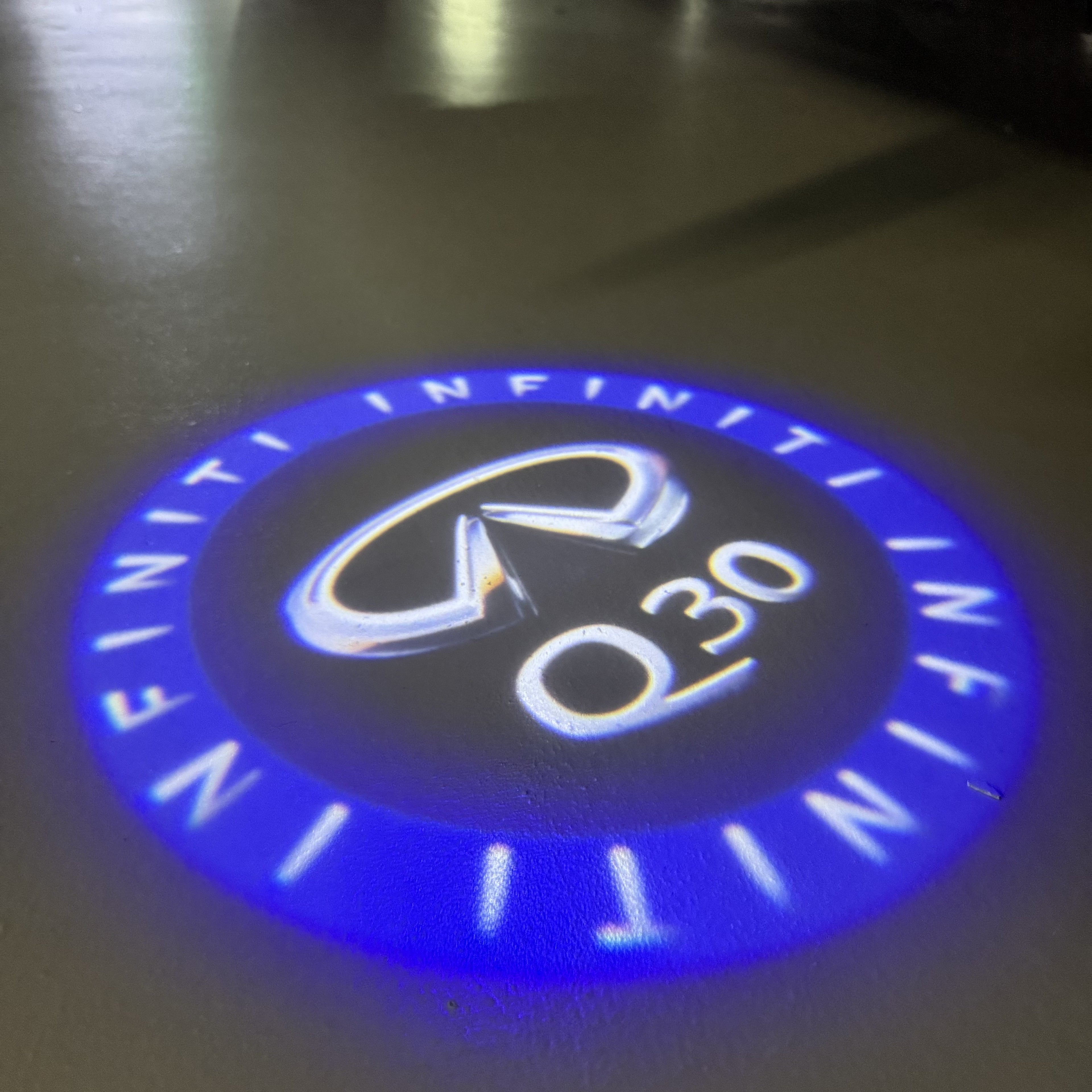 INFINTI QX56 LOGO PROJECROTR LIGHTS Nr.74 (quantité 1 = 1 ensemble/2 feux de porte)