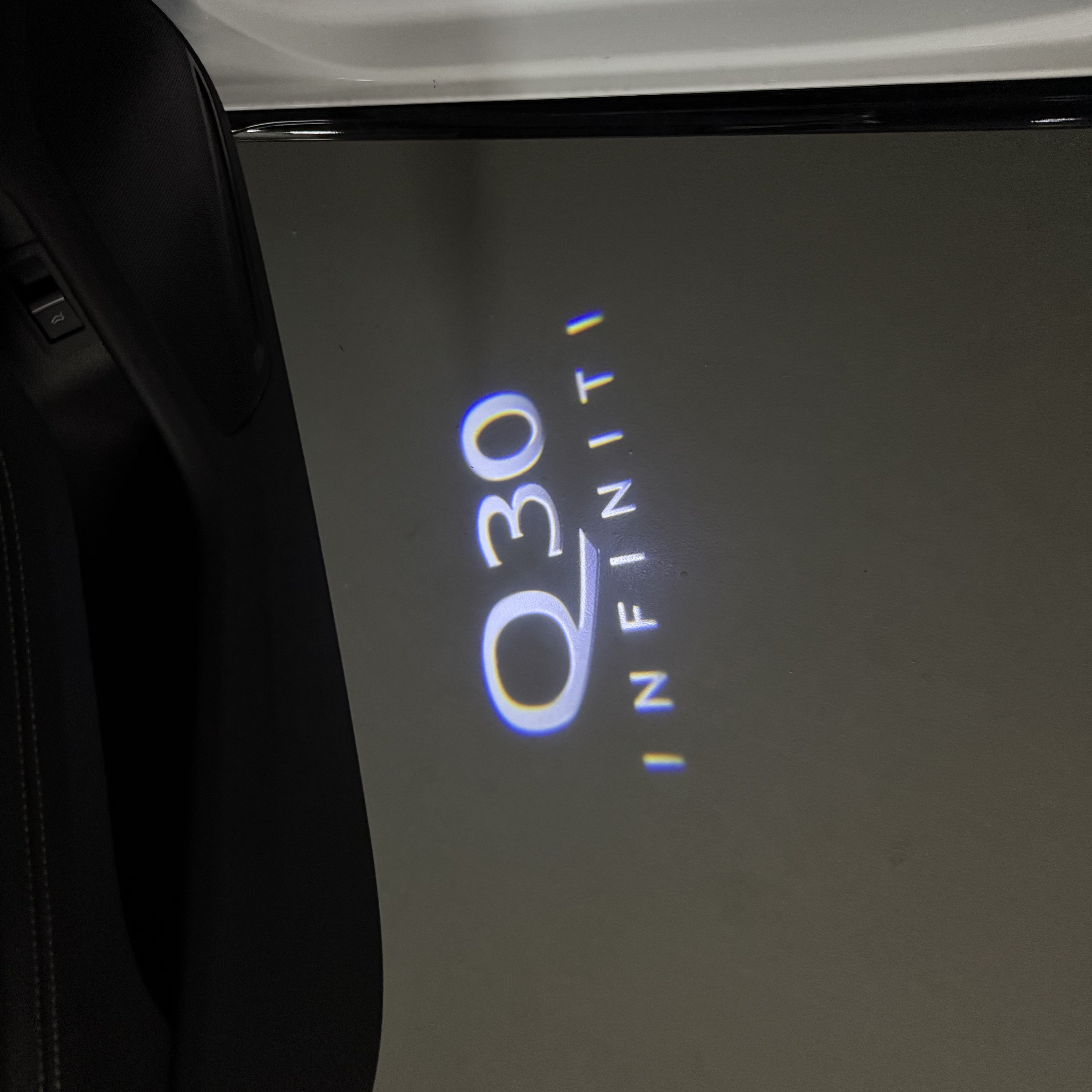 INFINTI QX56 LOGO PROJECROTR LIGHTS Nr.74 (quantité 1 = 1 ensemble/2 feux de porte)