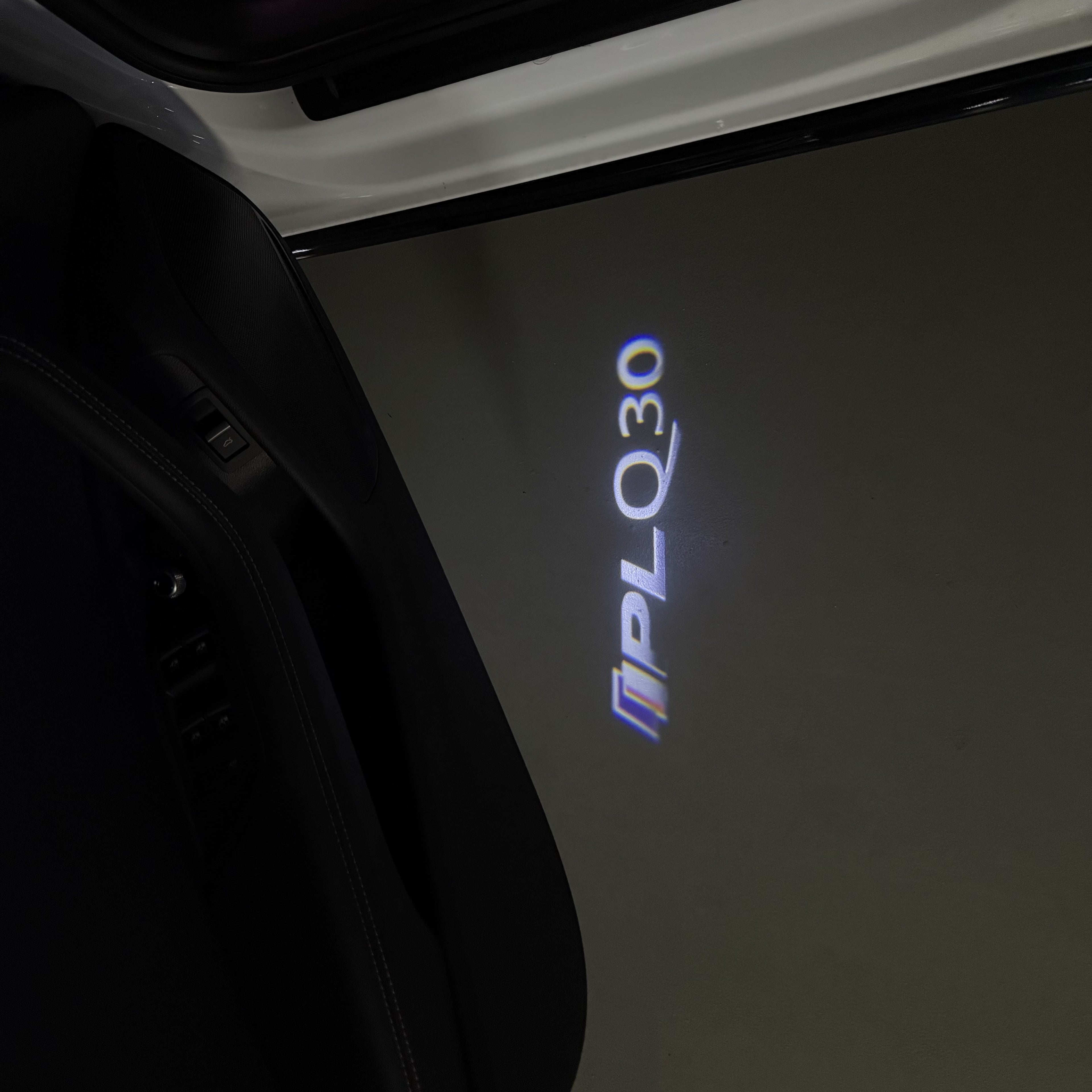 INFINTI QX56 LOGO PROJECROTR LIGHTS Nr.74 (quantité 1 = 1 ensemble/2 feux de porte)