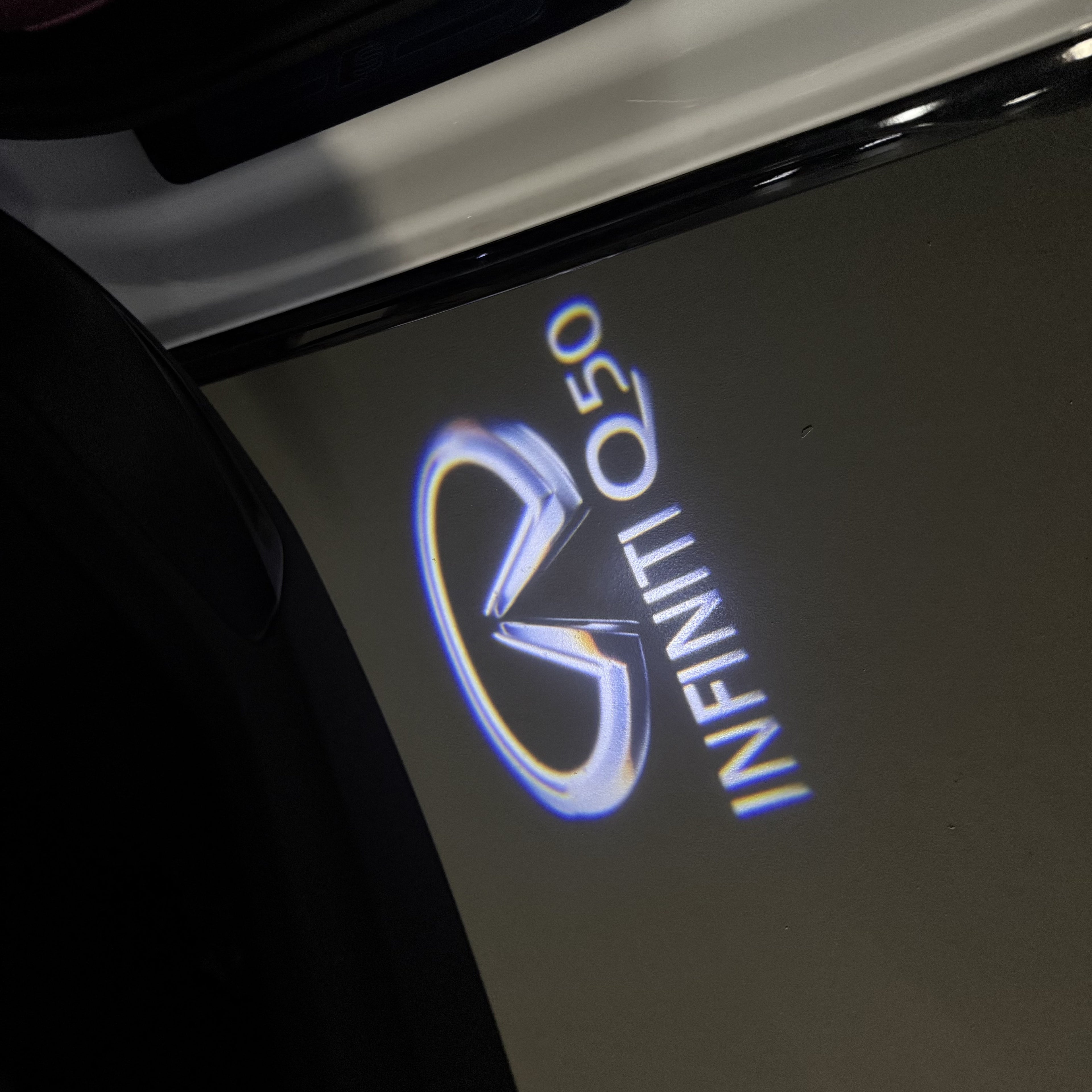INFINTI QX56 LOGO PROJECROTR LIGHTS Nr.74 (quantité 1 = 1 ensemble/2 feux de porte)