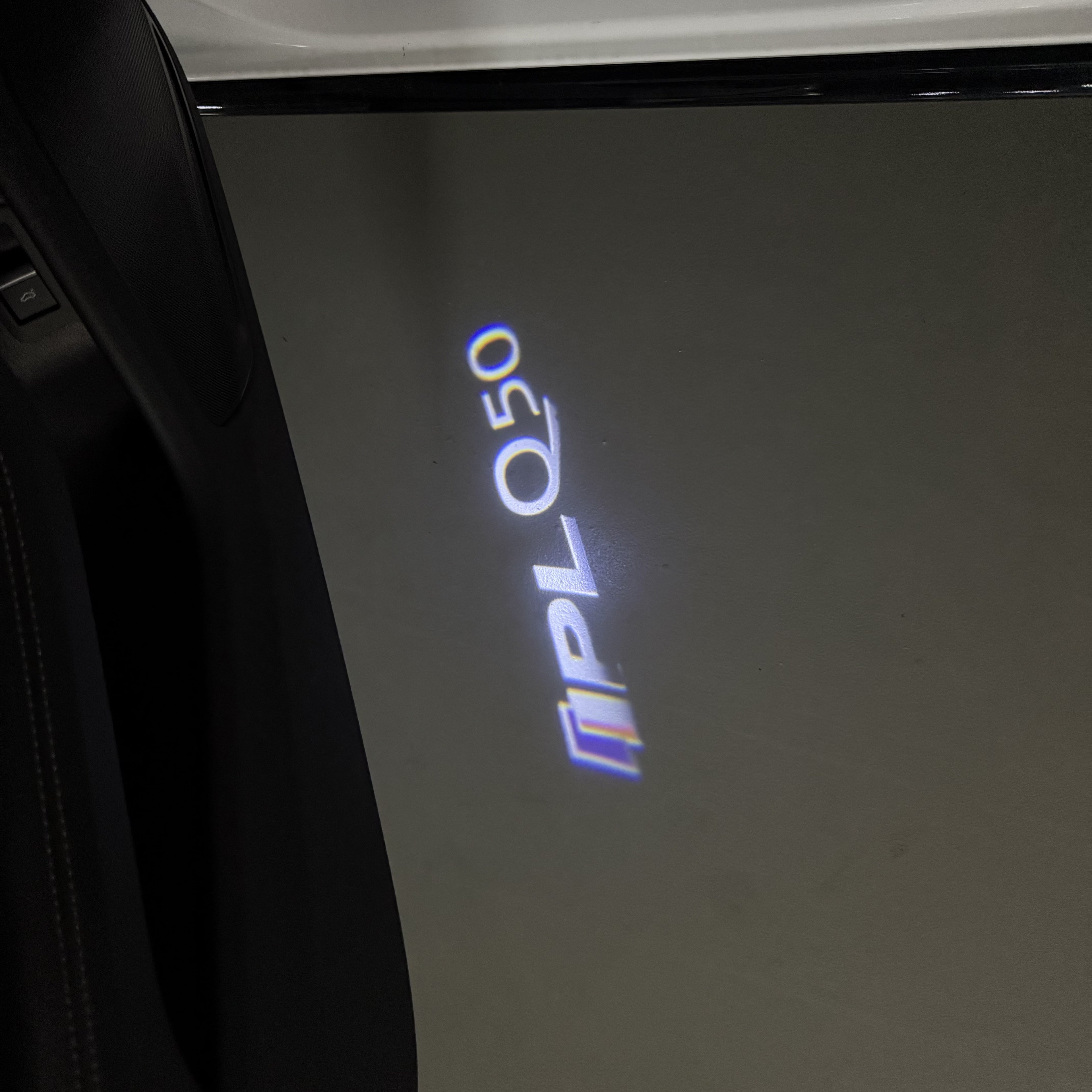 INFINTI QX56 LOGO PROJECROTR LIGHTS Nr.74 (quantité 1 = 1 ensemble/2 feux de porte)