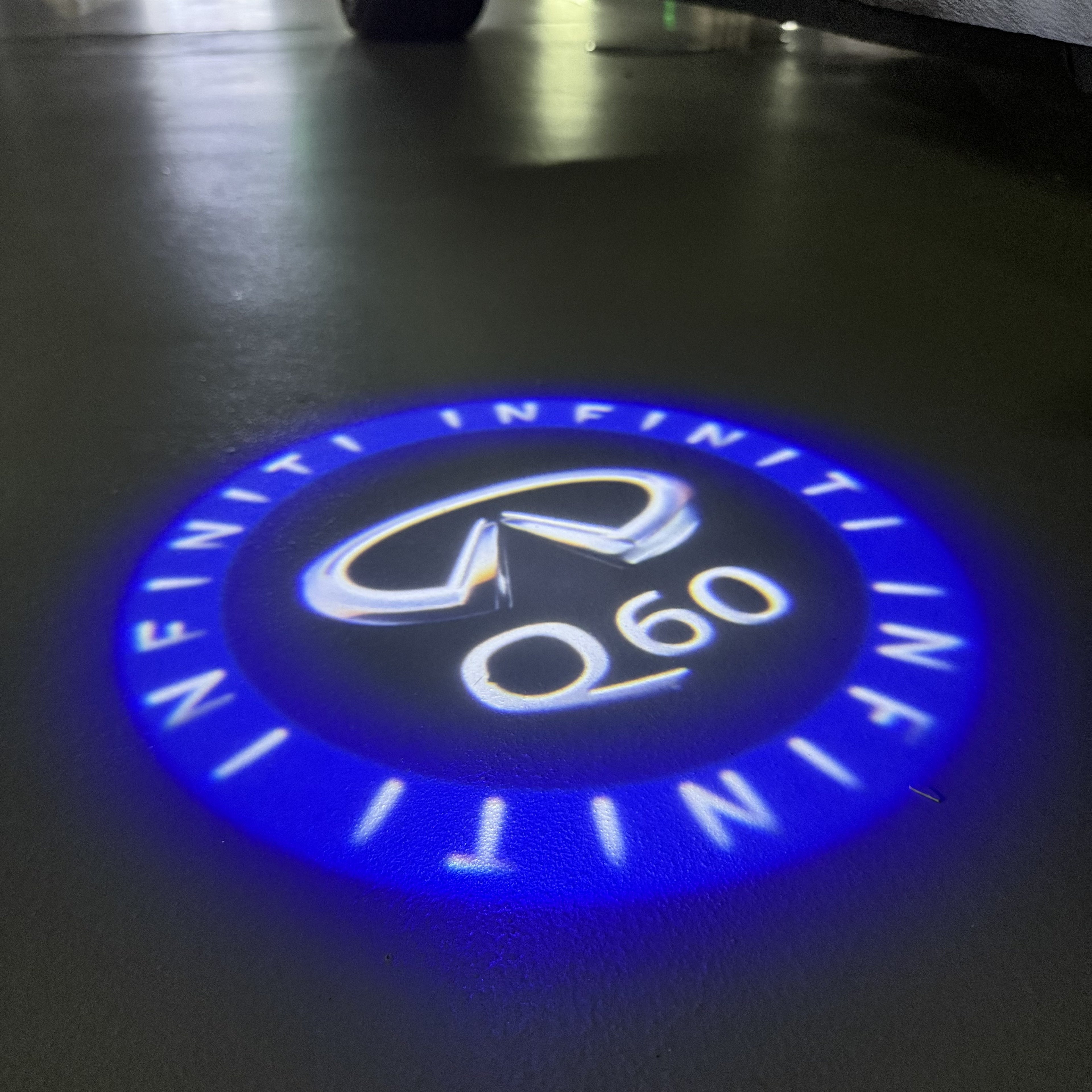 INFINTI QX56 LOGO PROJECROTR LIGHTS Nr.74 (quantité 1 = 1 ensemble/2 feux de porte)