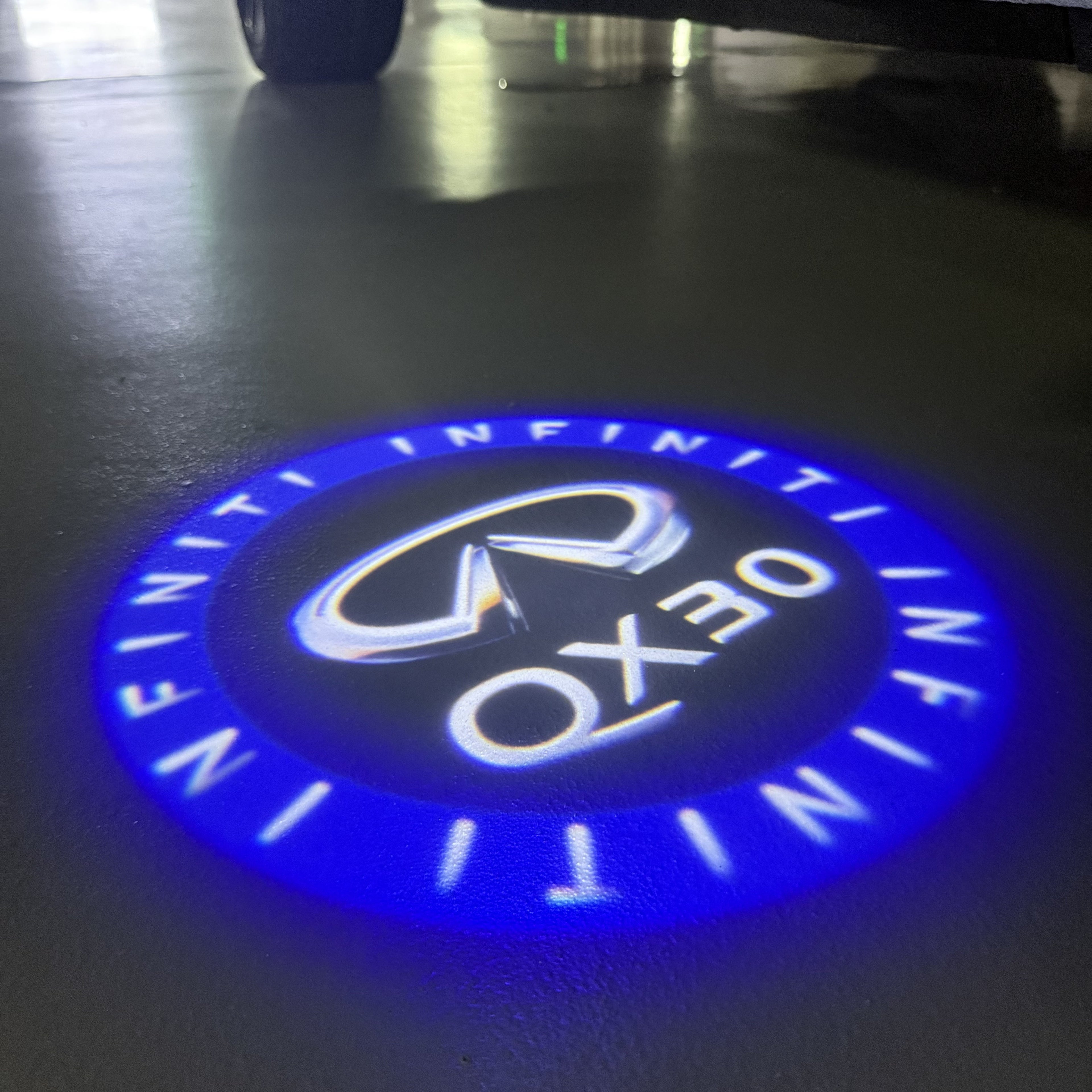 INFINTI QX56 LOGO PROJECROTR LIGHTS Nr.74 (quantité 1 = 1 ensemble/2 feux de porte)