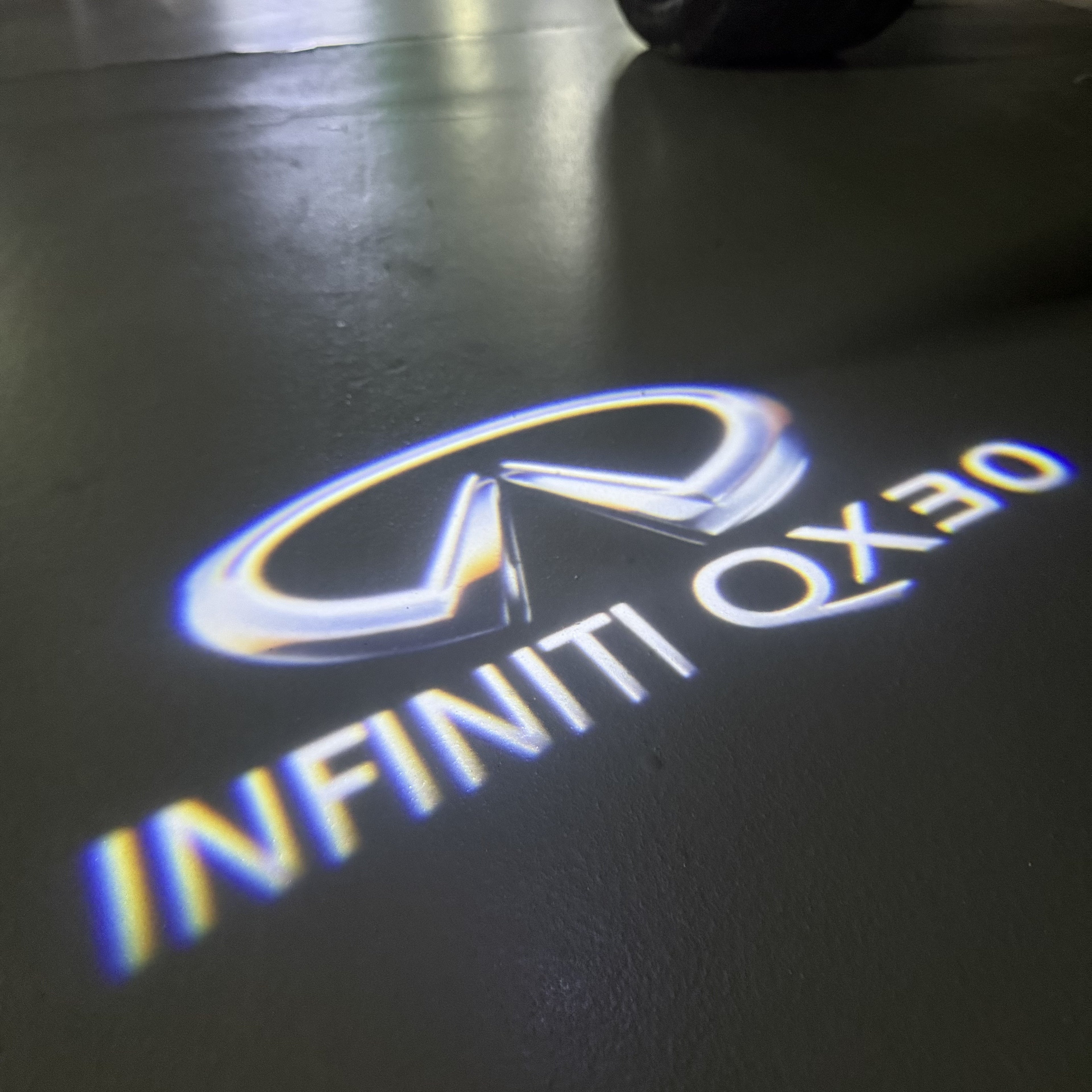 INFINTI QX56 LOGO PROJECROTR LIGHTS Nr.74 (quantité 1 = 1 ensemble/2 feux de porte)