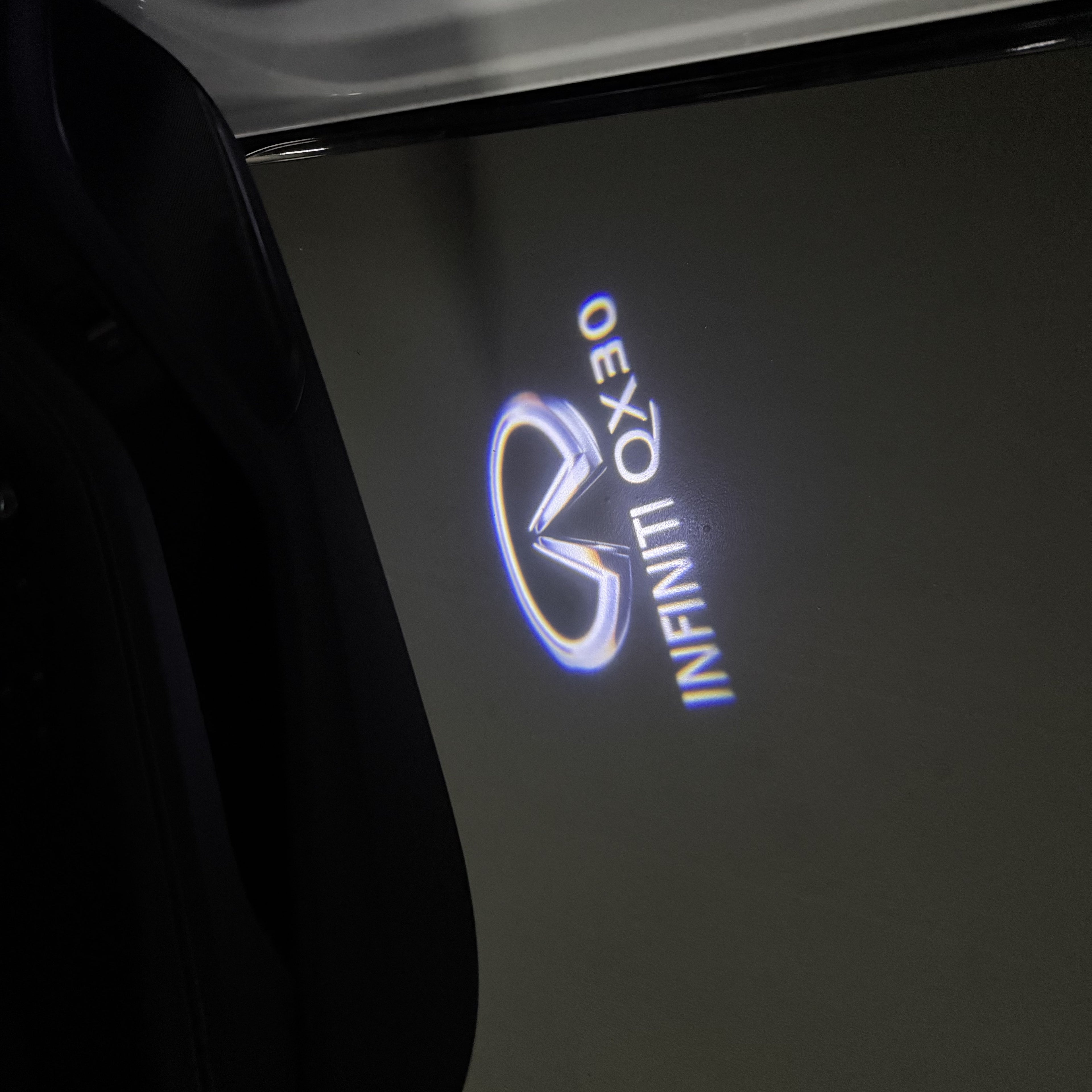 INFINTI QX56 LOGO PROJECROTR LIGHTS Nr.74 (quantité 1 = 1 ensemble/2 feux de porte)