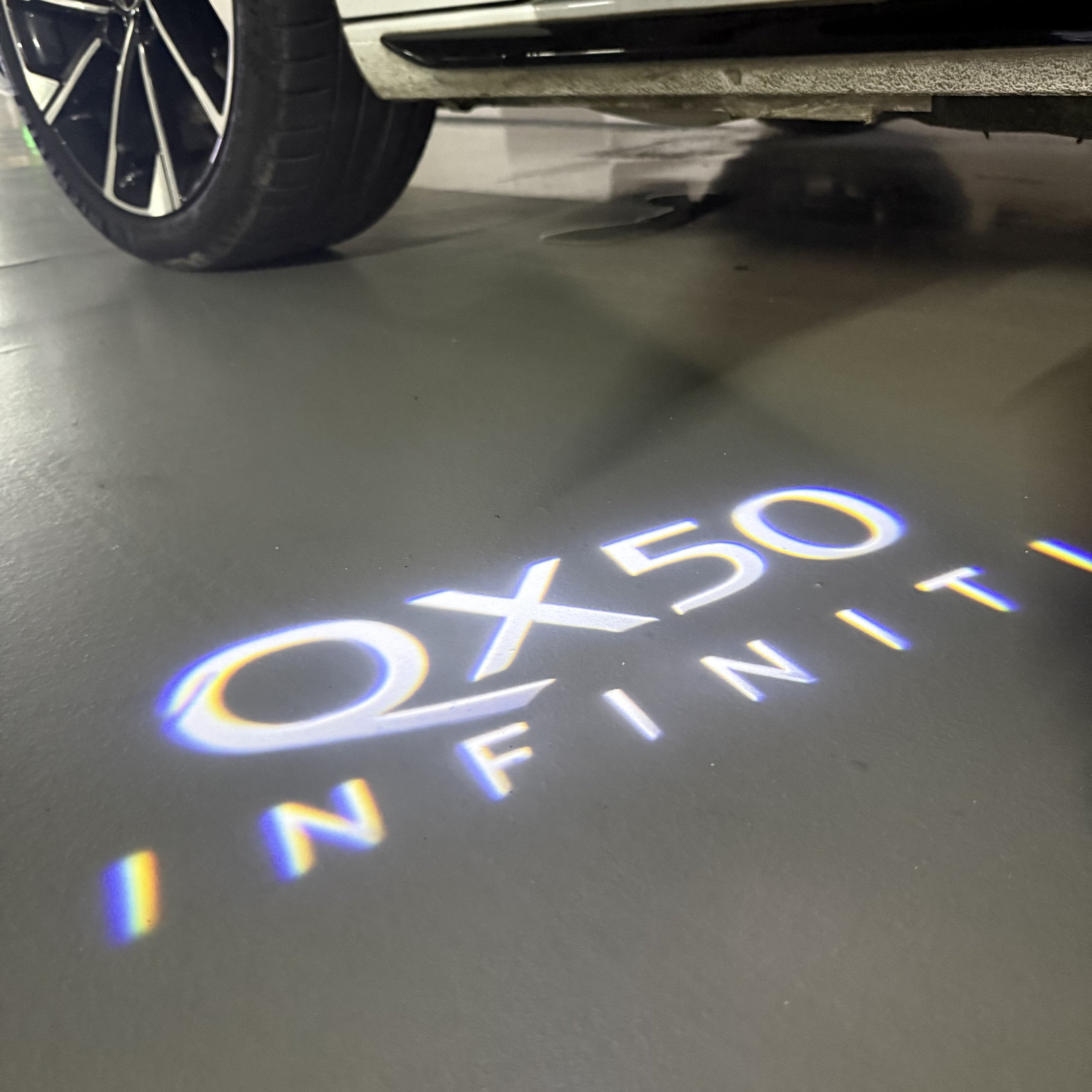 INFINTI QX56 LOGO PROJECROTR LIGHTS Nr.74 (quantité 1 = 1 ensemble/2 feux de porte)