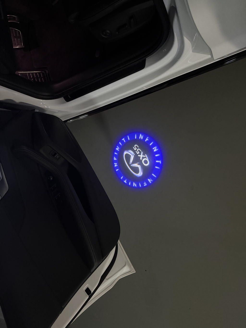 INFINTI QX56 LOGO PROJECROTR LIGHTS Nr.74 (quantité 1 = 1 ensemble/2 feux de porte)