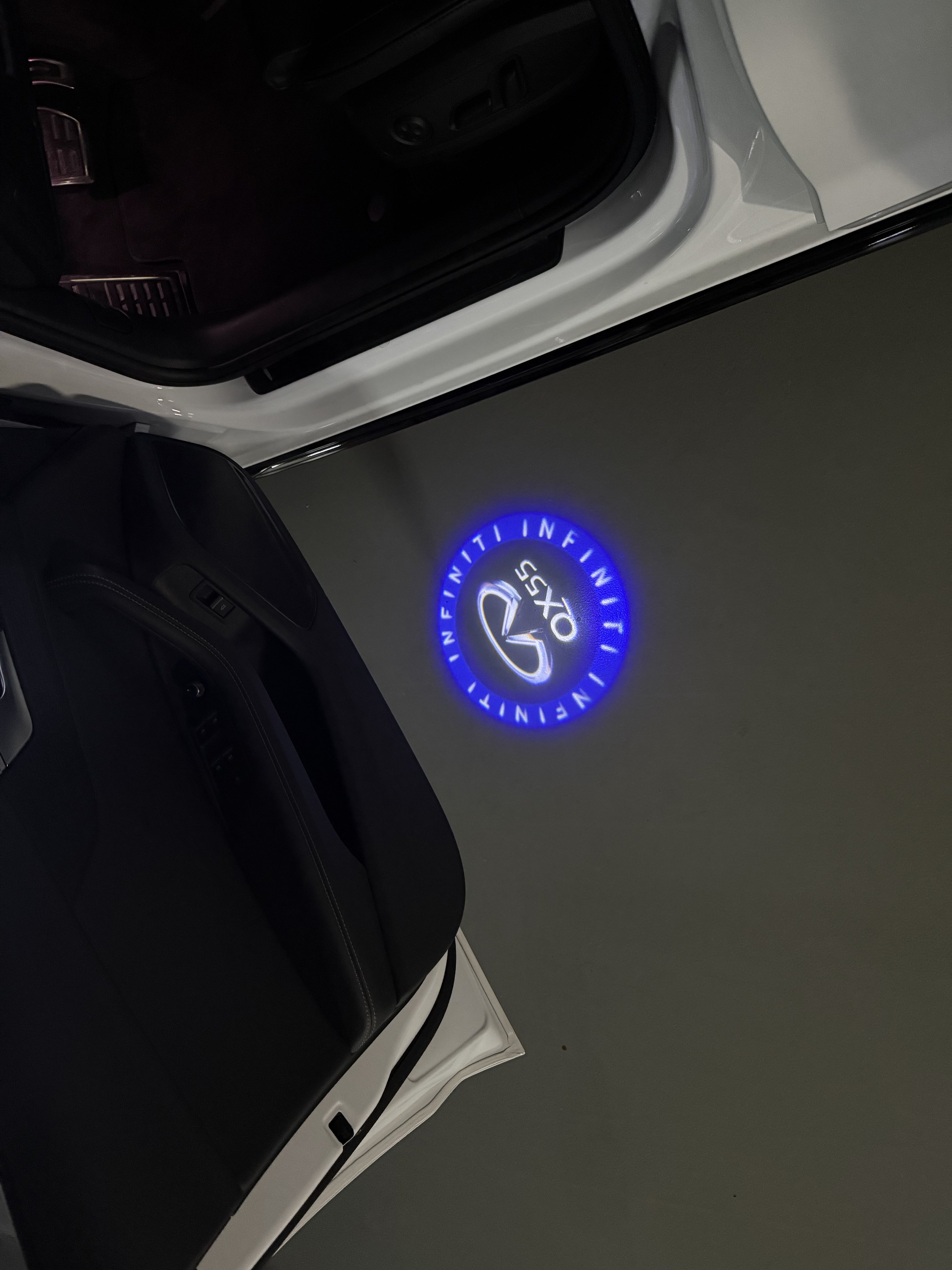 INFINTI QX56 LOGO PROJECROTR LIGHTS Nr.74 (quantité 1 = 1 ensemble/2 feux de porte)