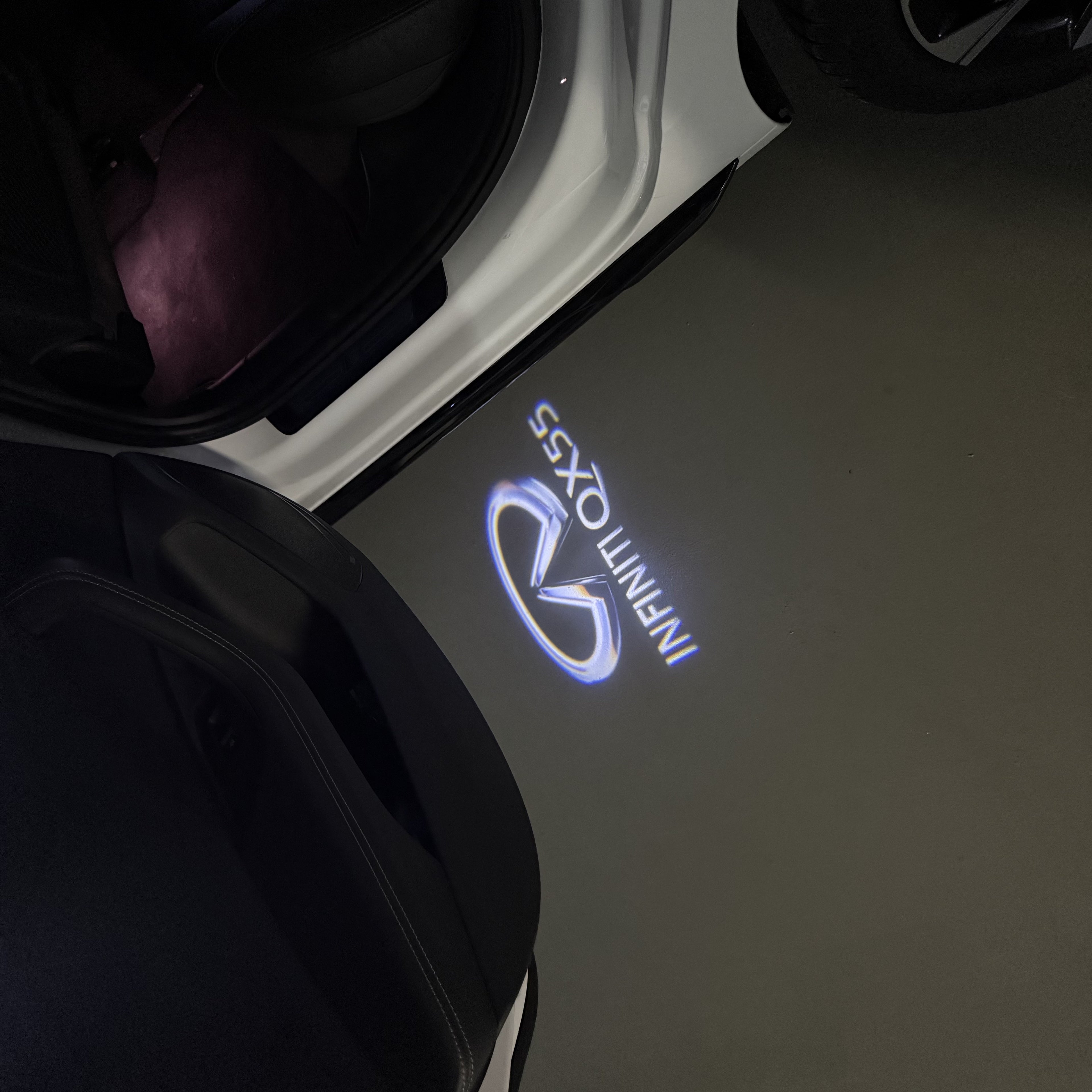 INFINTI QX56 LOGO PROJECROTR LIGHTS Nr.74 (quantité 1 = 1 ensemble/2 feux de porte)