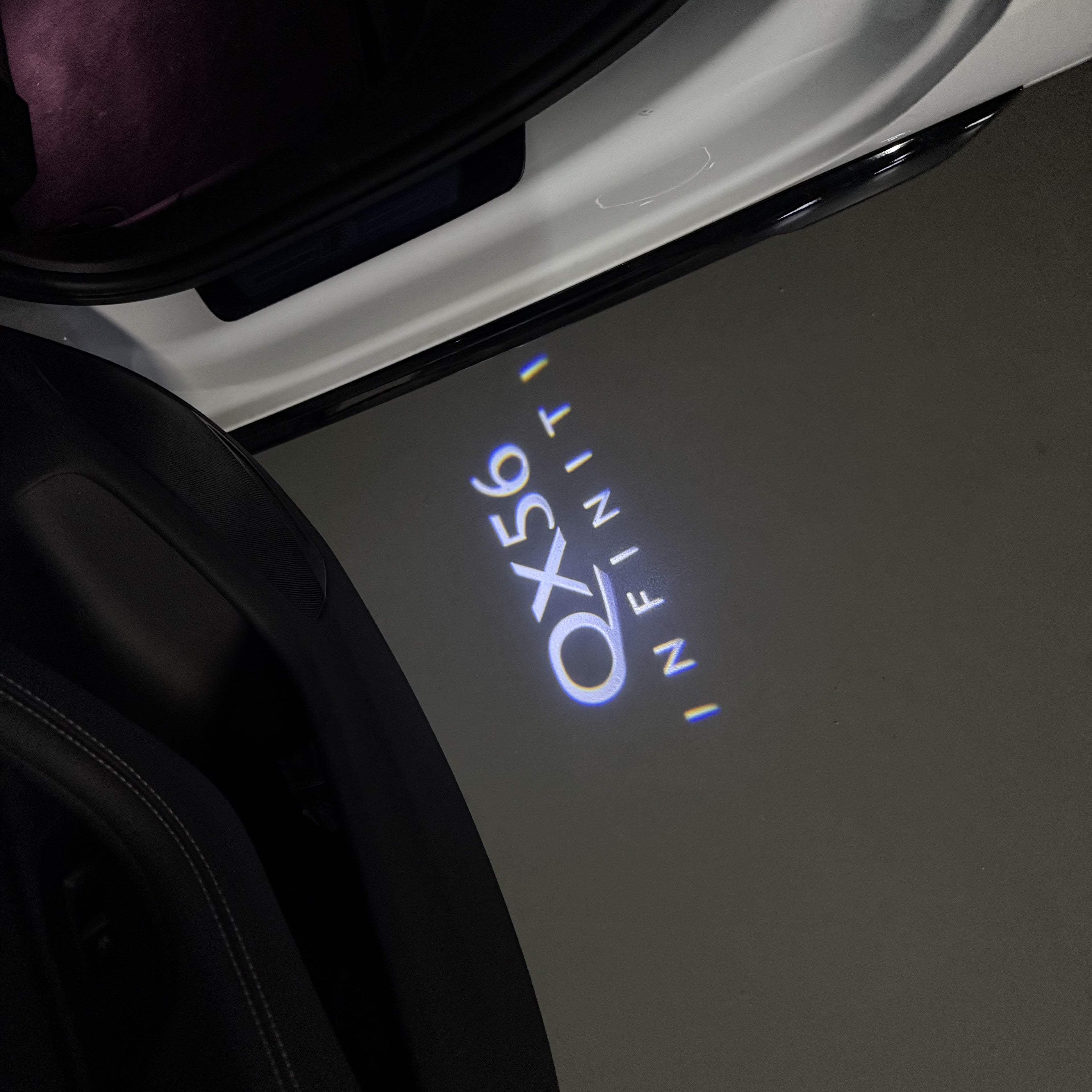 INFINTI QX56 LOGO PROJECROTR LIGHTS Nr.74 (quantité 1 = 1 ensemble/2 feux de porte)