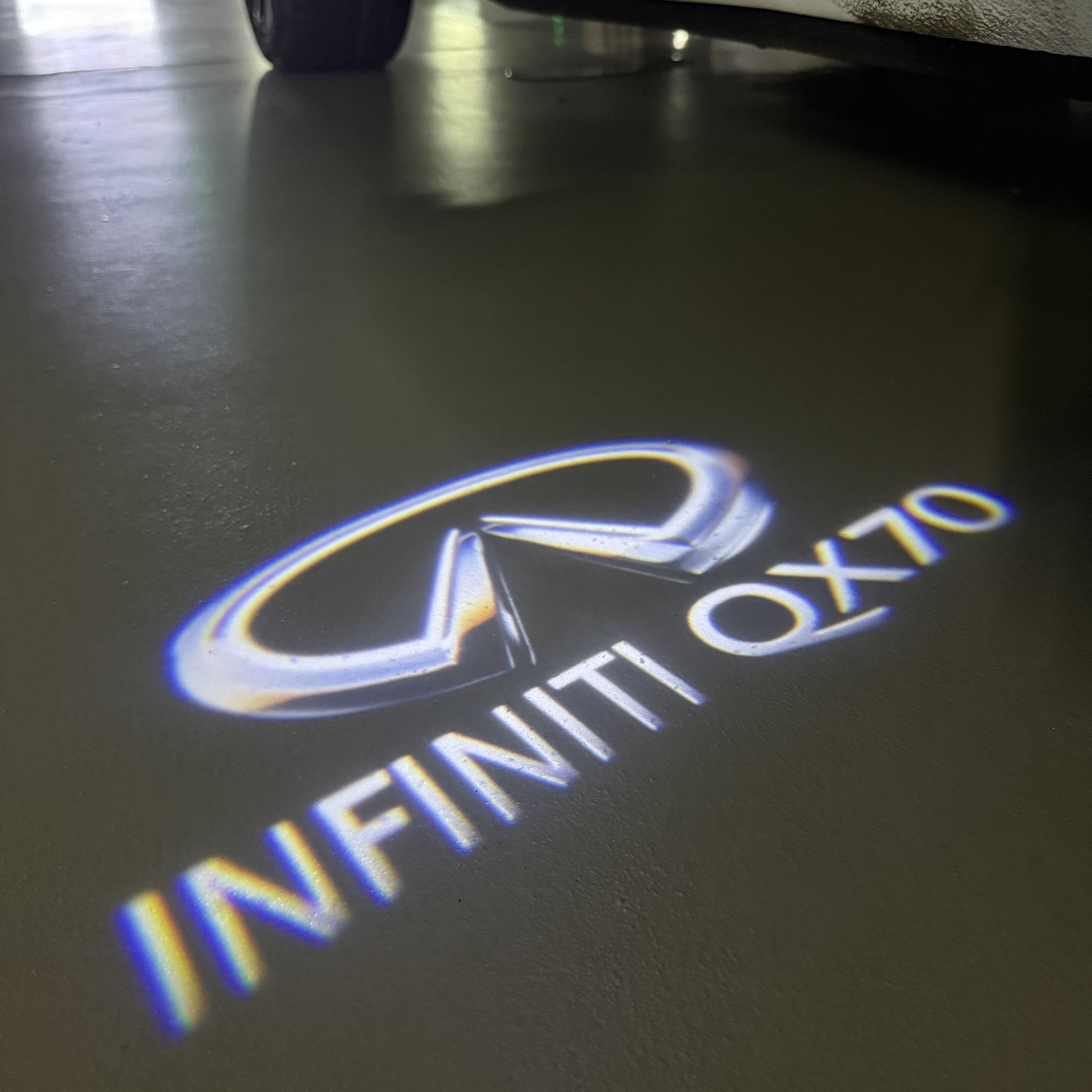 INFINTI QX56 LOGO PROJECROTR LIGHTS Nr.74 (quantité 1 = 1 ensemble/2 feux de porte)