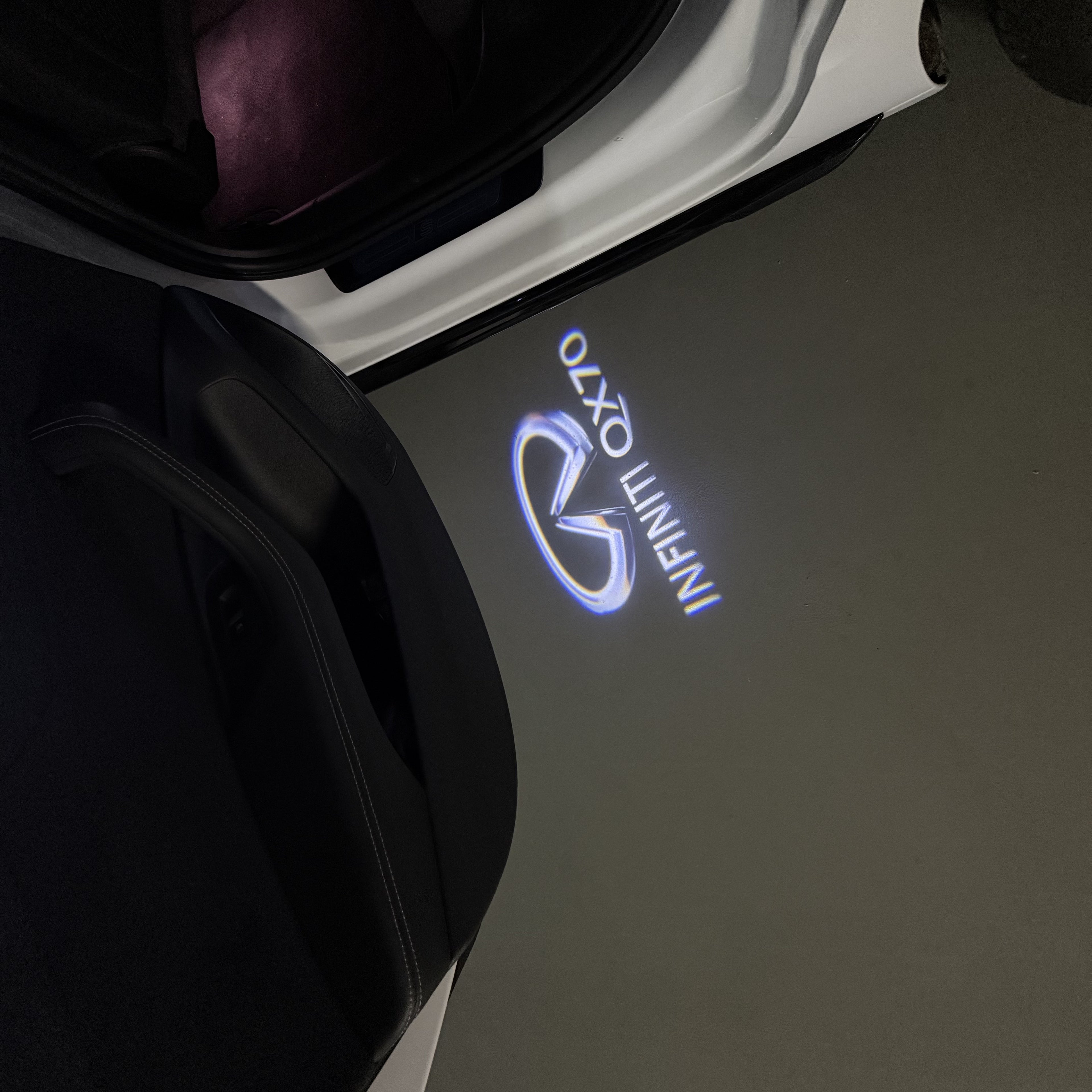INFINTI QX56 LOGO PROJECROTR LIGHTS Nr.74 (quantité 1 = 1 ensemble/2 feux de porte)