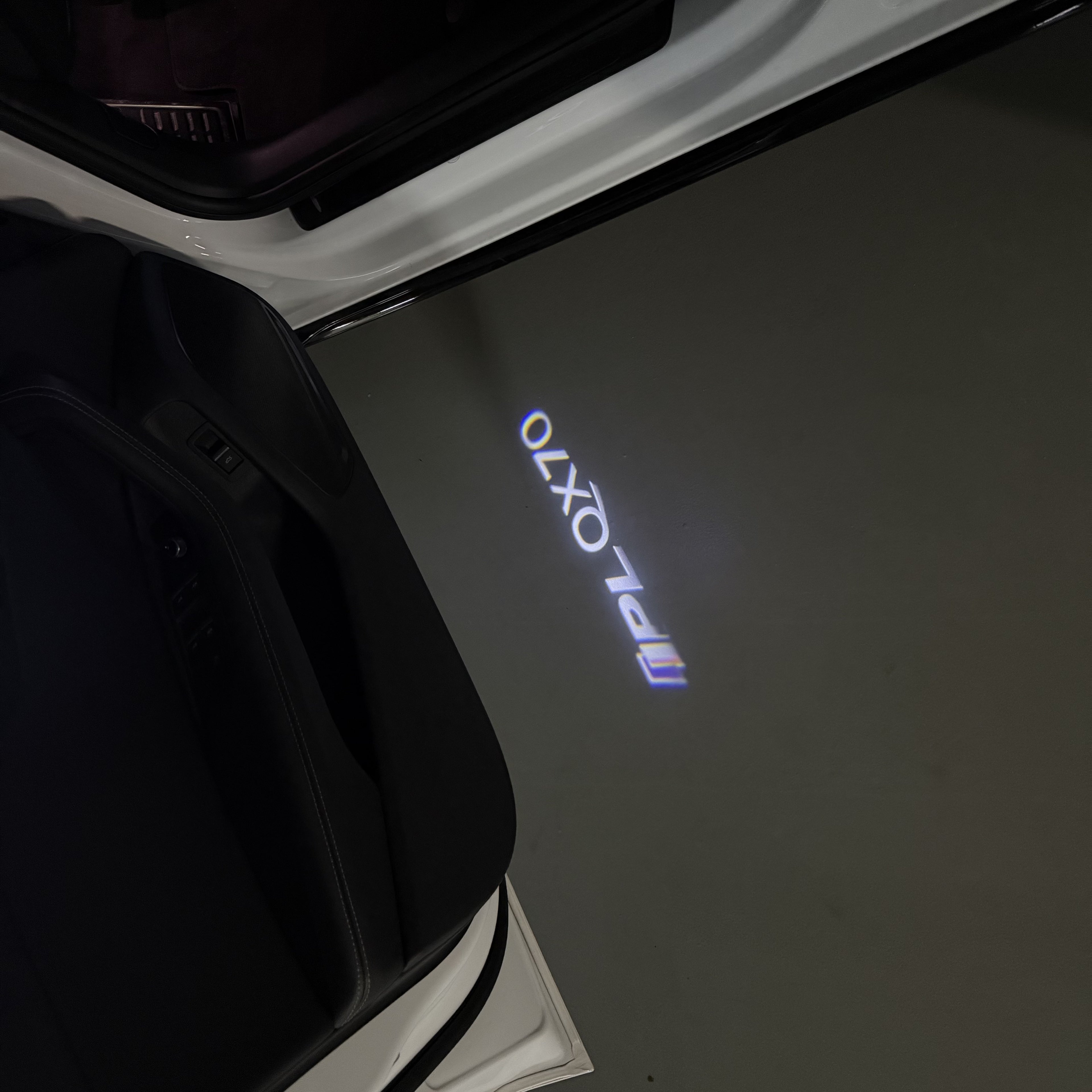 INFINTI QX56 LOGO PROJECROTR LIGHTS Nr.74 (quantité 1 = 1 ensemble/2 feux de porte)