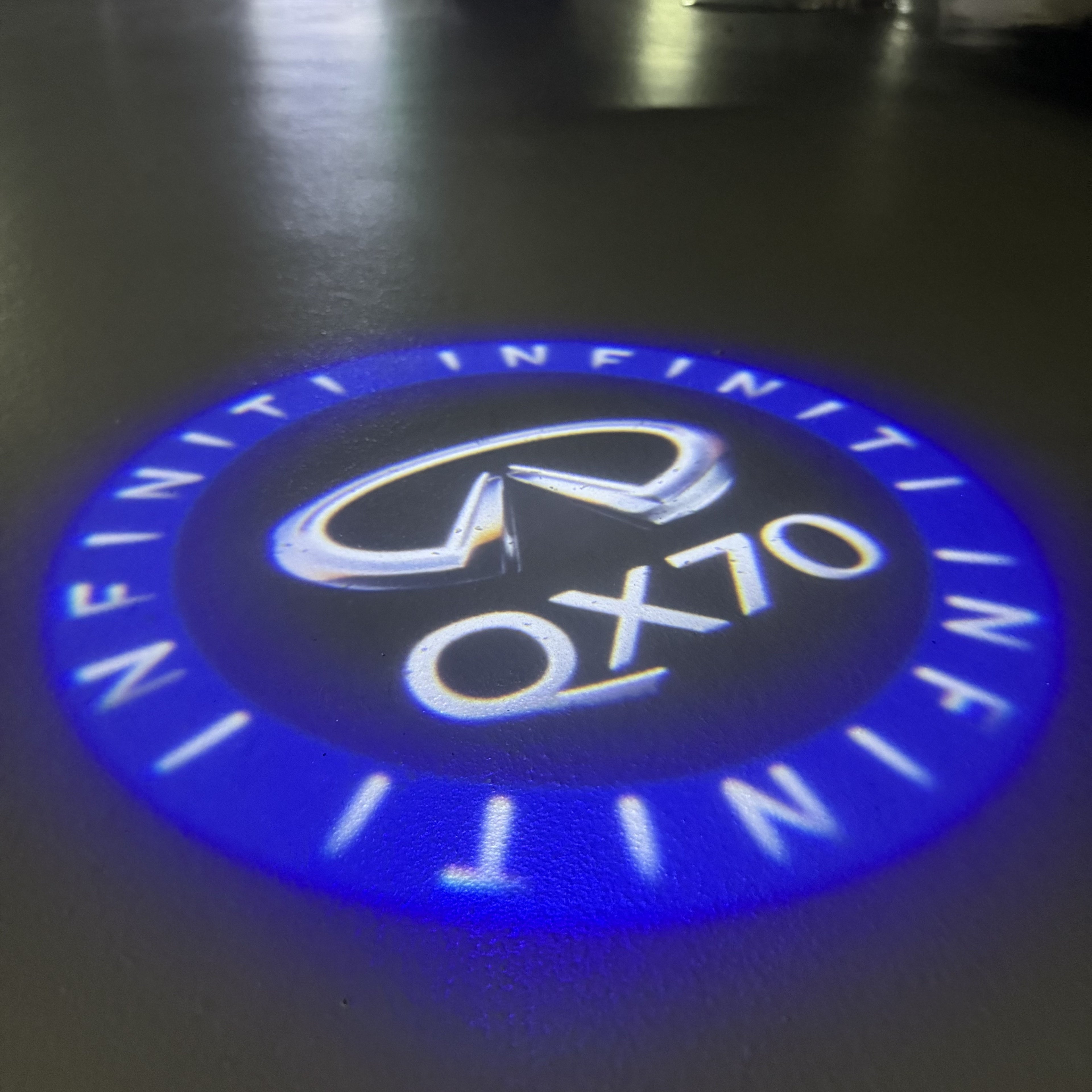 INFINTI QX56 LOGO PROJECROTR LIGHTS Nr.74 (quantité 1 = 1 ensemble/2 feux de porte)
