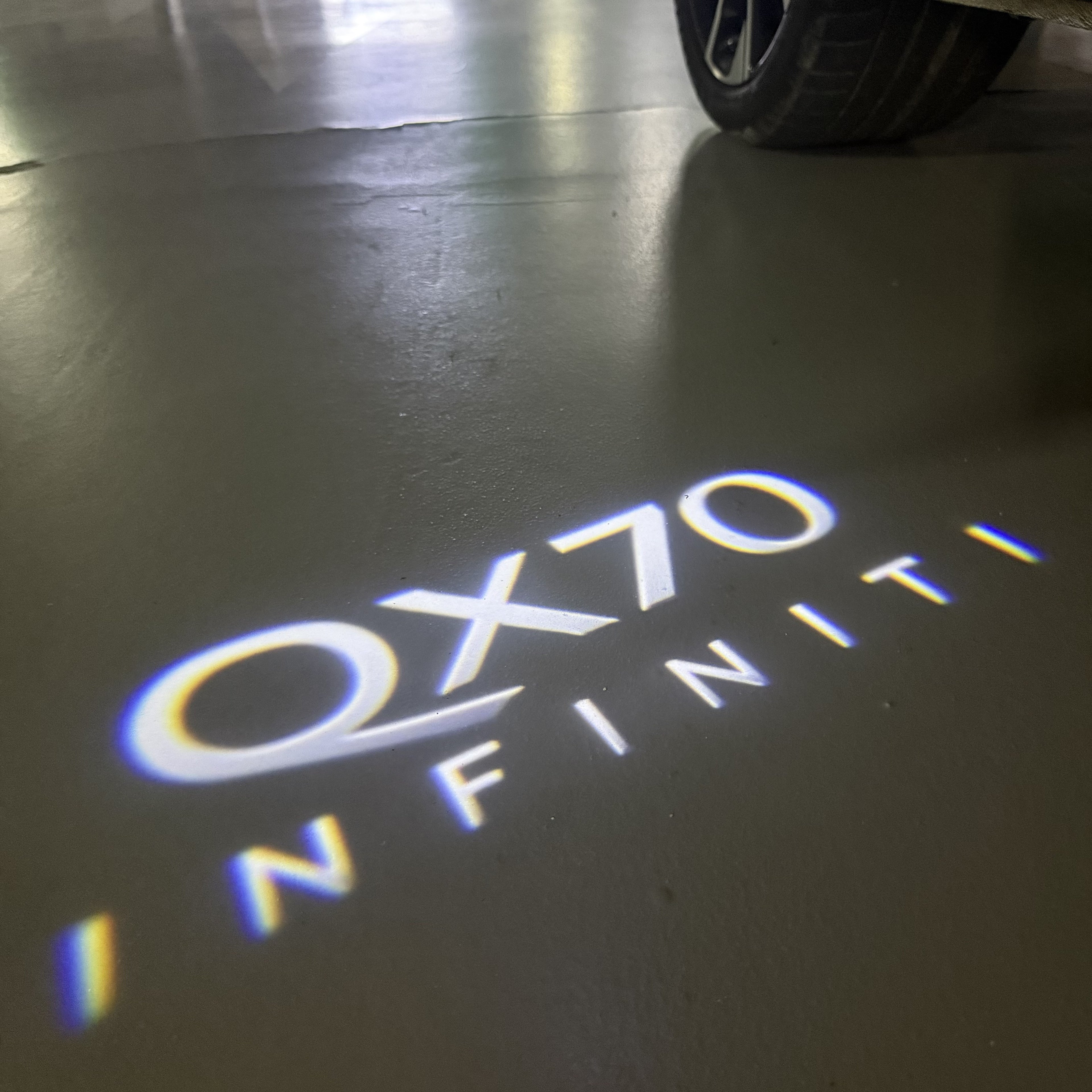 INFINTI QX56 LOGO PROJECROTR LIGHTS Nr.74 (quantité 1 = 1 ensemble/2 feux de porte)
