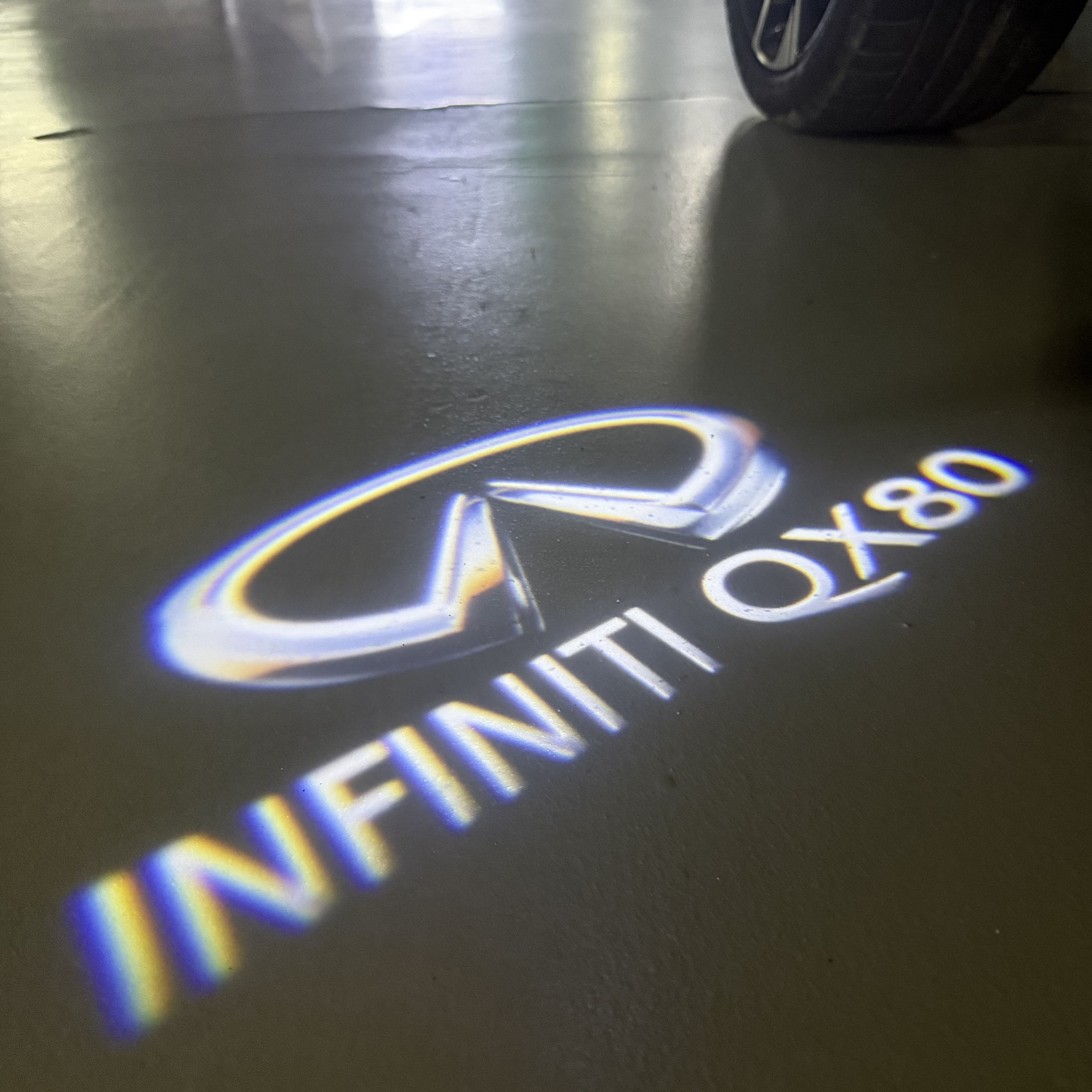 INFINTI QX56 LOGO PROJECROTR LIGHTS Nr.74 (quantité 1 = 1 ensemble/2 feux de porte)