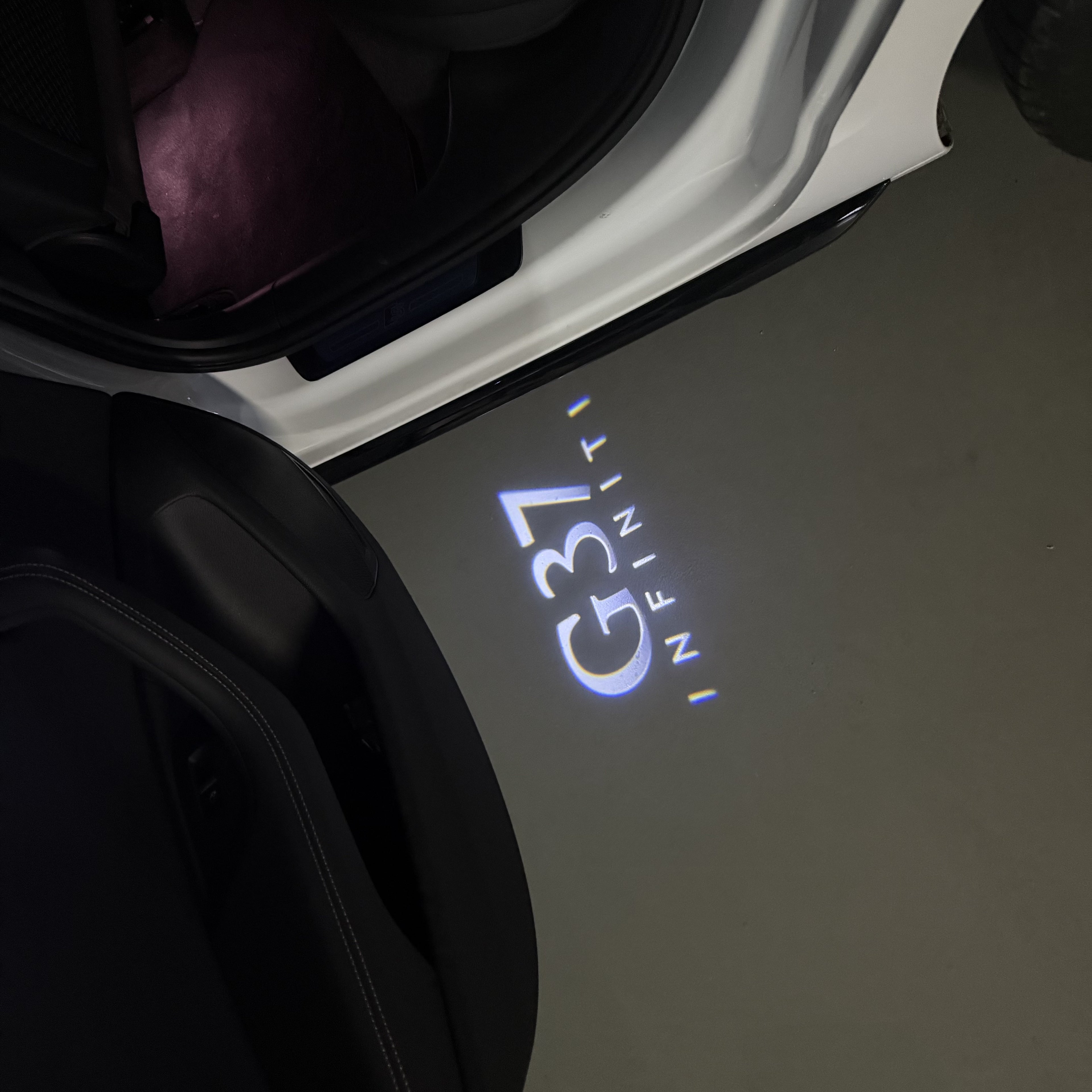 INFINTI QX56 LOGO PROJECROTR LIGHTS Nr.74 (quantité 1 = 1 ensemble/2 feux de porte)