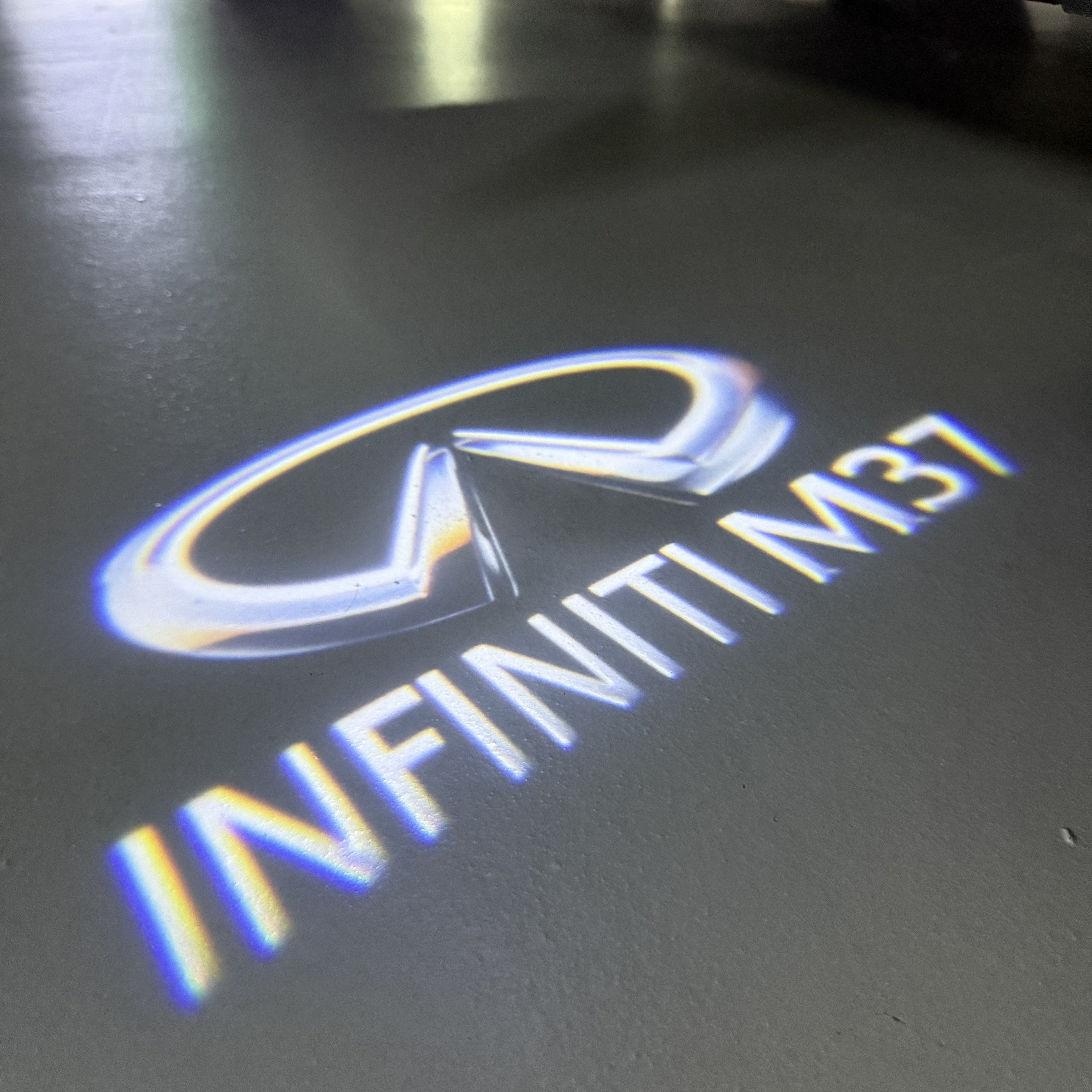 INFINTI QX56 LOGO PROJECROTR LIGHTS Nr.74 (quantité 1 = 1 ensemble/2 feux de porte)