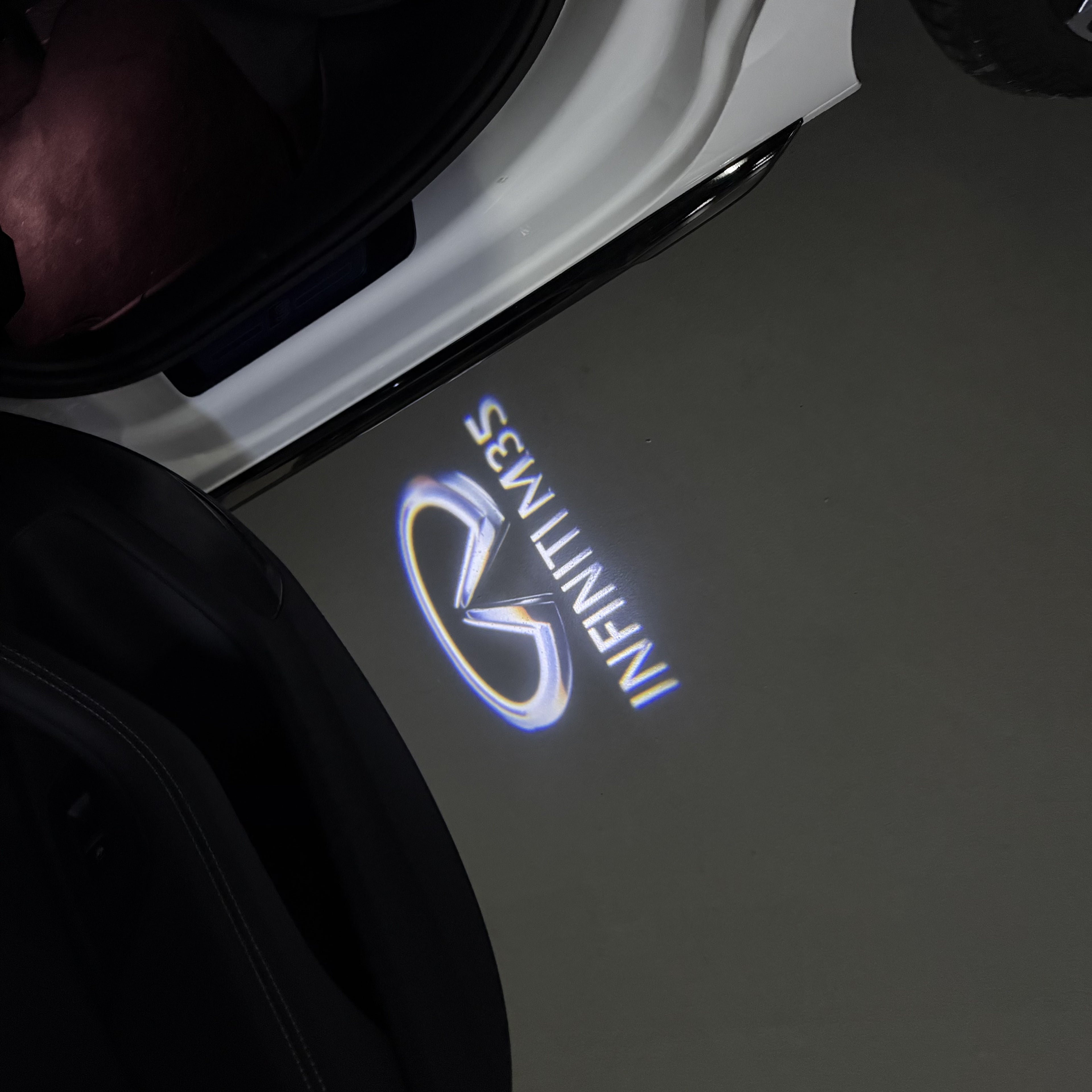 INFINTI QX56 LOGO PROJECROTR LIGHTS Nr.74 (quantité 1 = 1 ensemble/2 feux de porte)