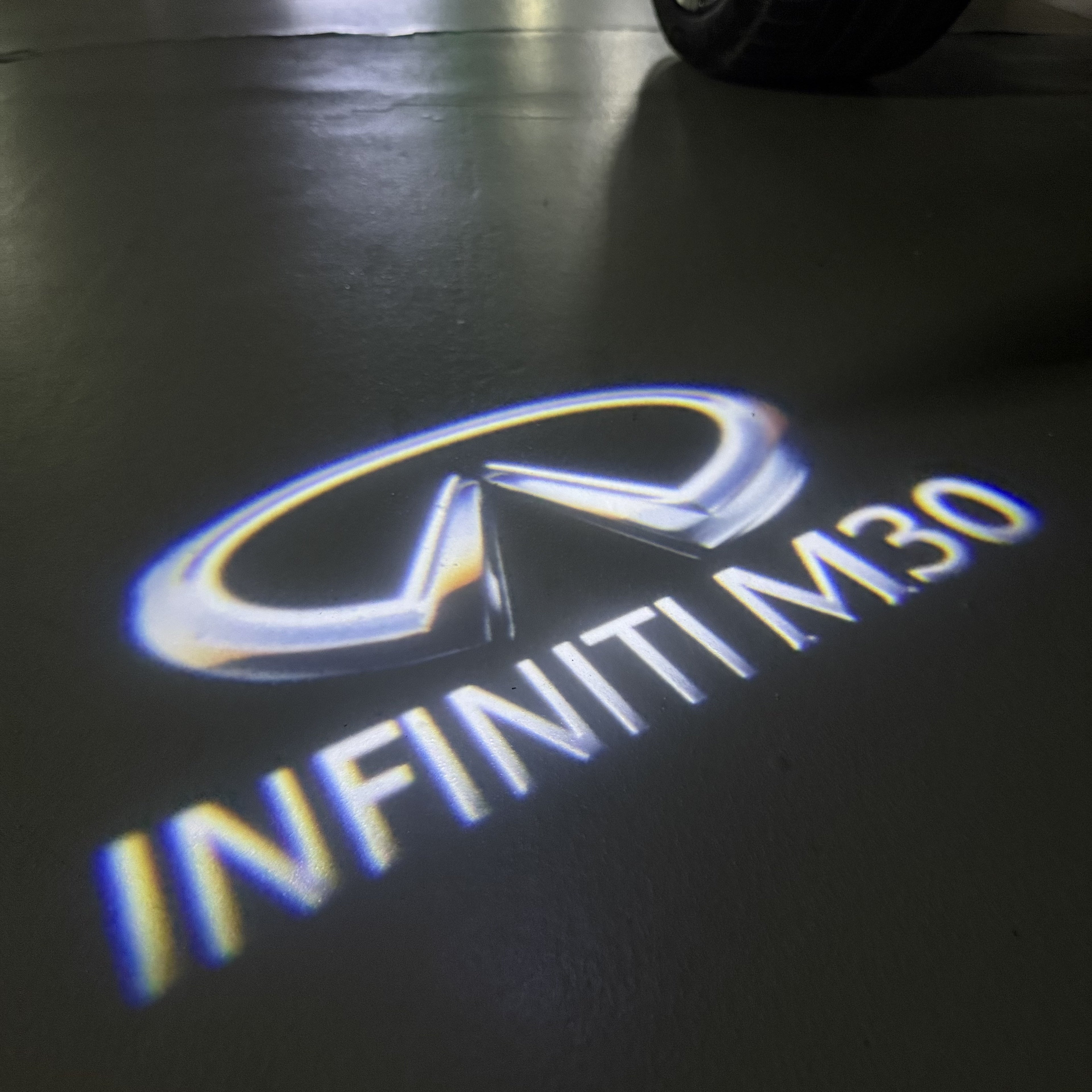 INFINTI QX56 LOGO PROJECROTR LIGHTS Nr.74 (quantité 1 = 1 ensemble/2 feux de porte)