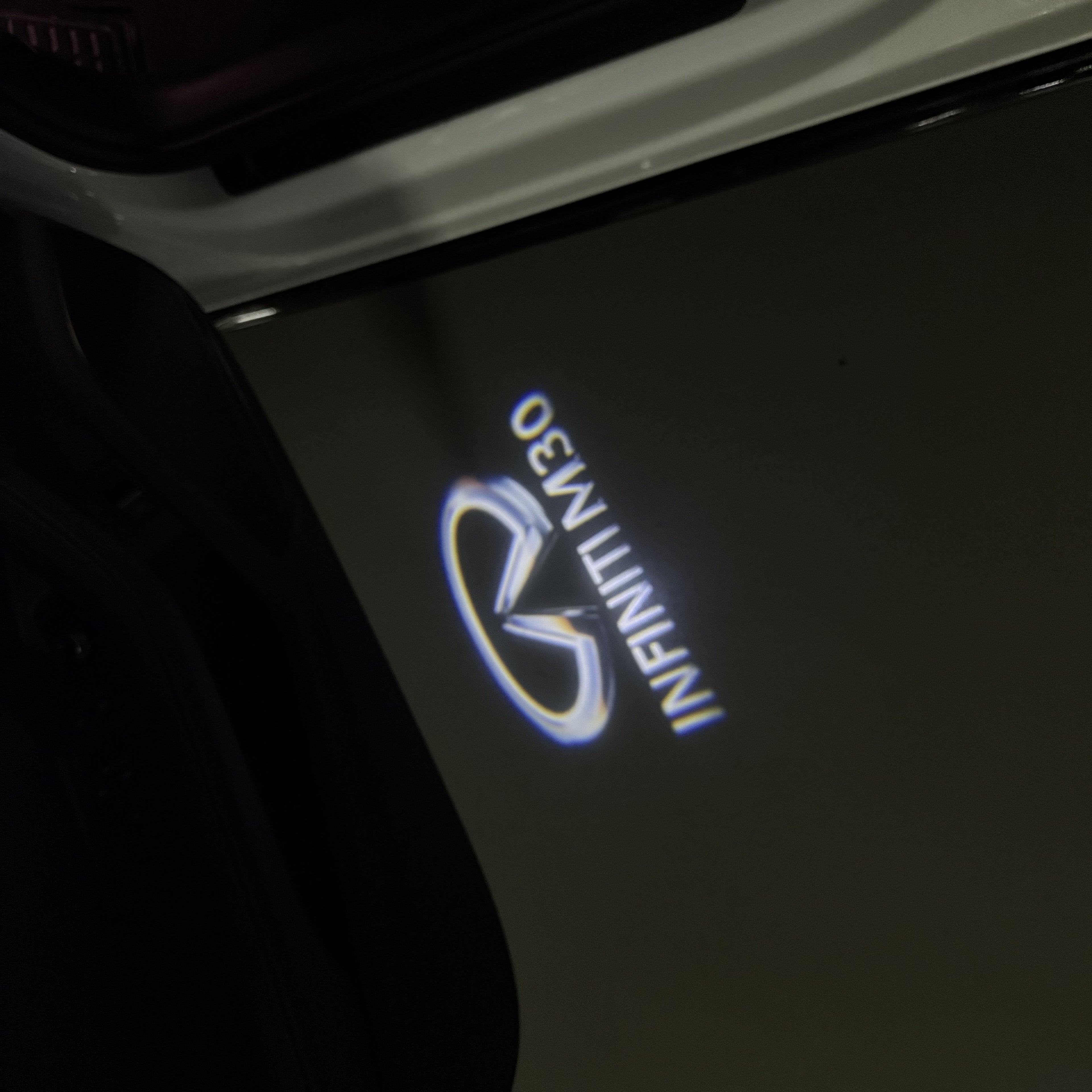 INFINTI QX56 LOGO PROJECROTR LIGHTS Nr.74 (quantité 1 = 1 ensemble/2 feux de porte)