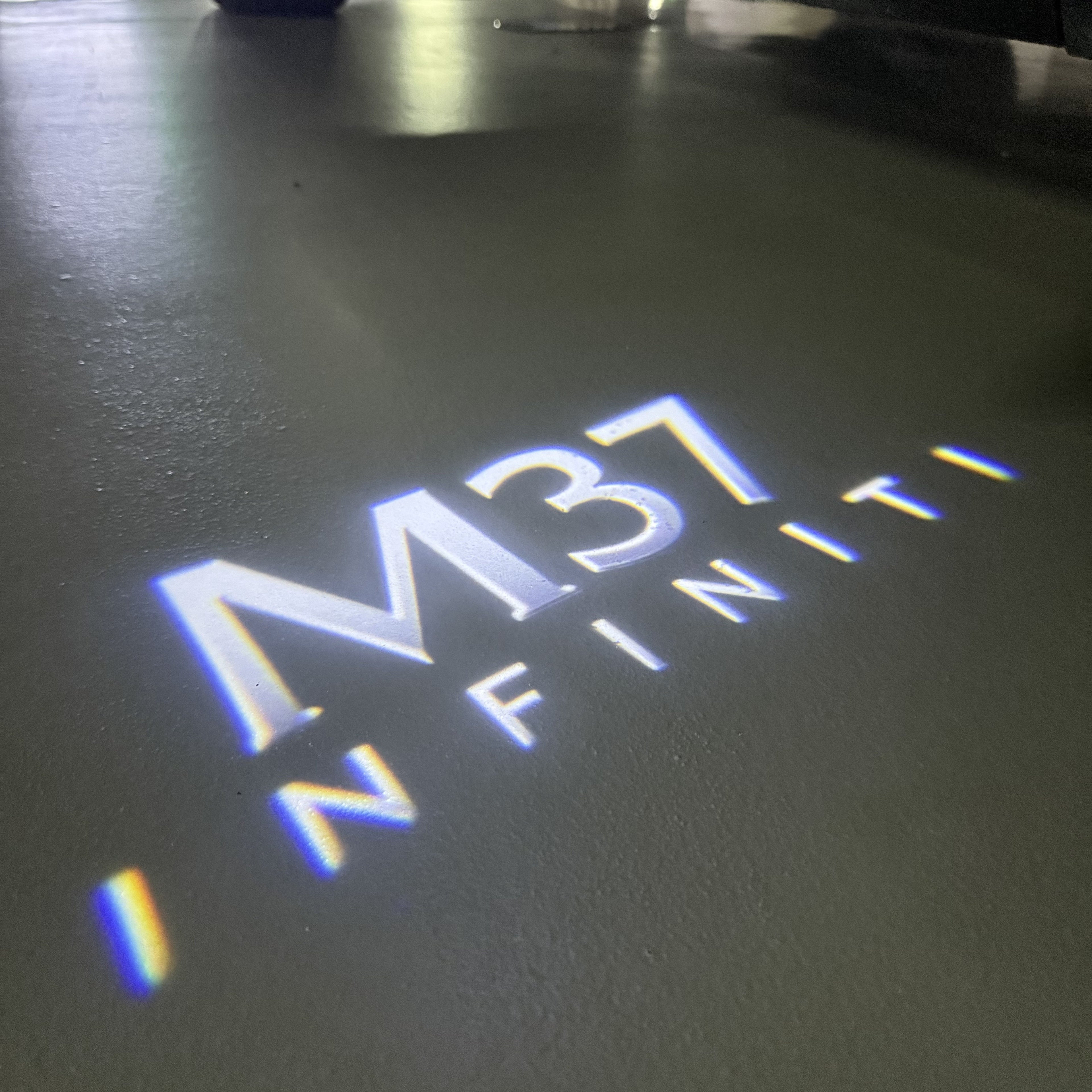 INFINTI QX56 LOGO PROJECROTR LIGHTS Nr.74 (quantité 1 = 1 ensemble/2 feux de porte)
