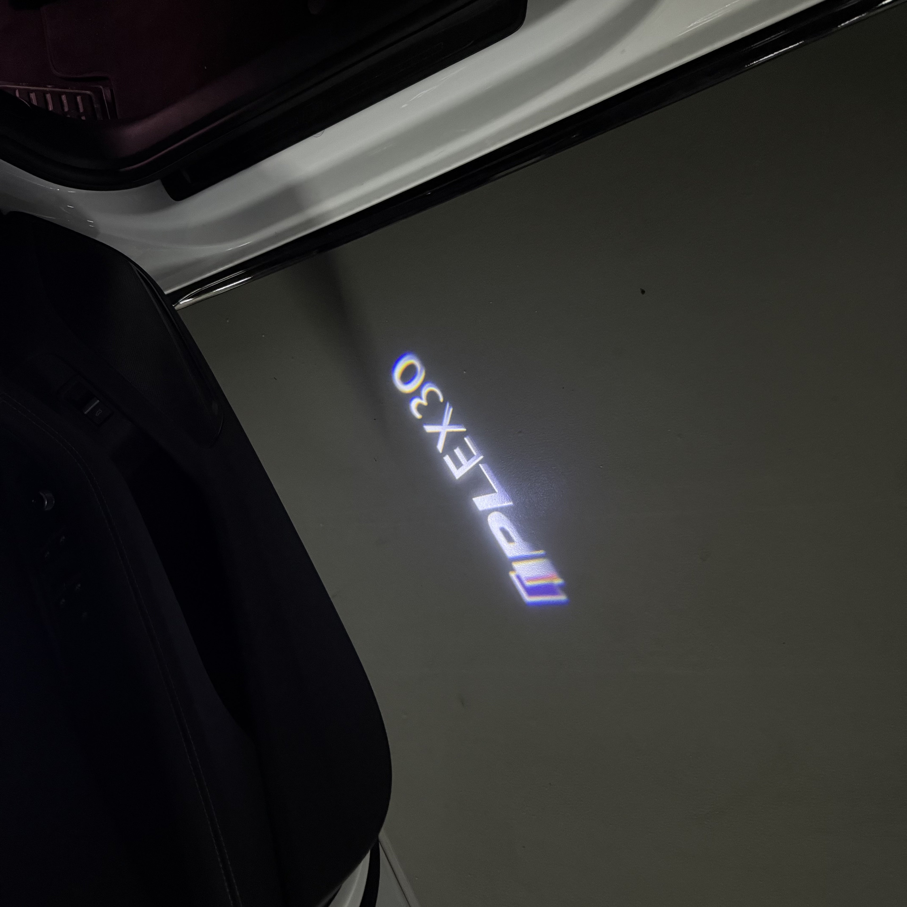 INFINTI QX56 LOGO PROJECROTR LIGHTS Nr.74 (quantité 1 = 1 ensemble/2 feux de porte)