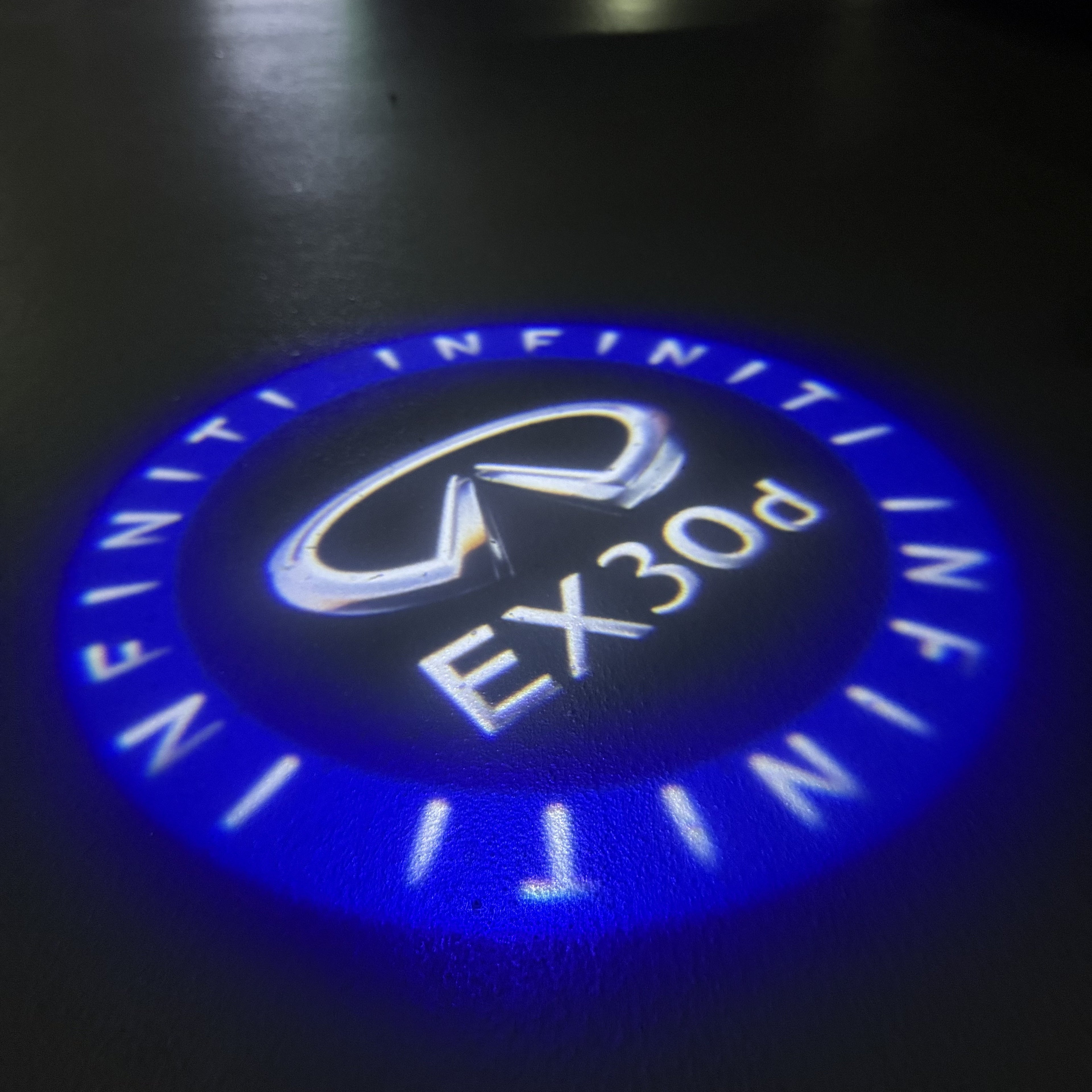 INFINTI QX56 LOGO PROJECROTR LIGHTS Nr.74 (quantité 1 = 1 ensemble/2 feux de porte)
