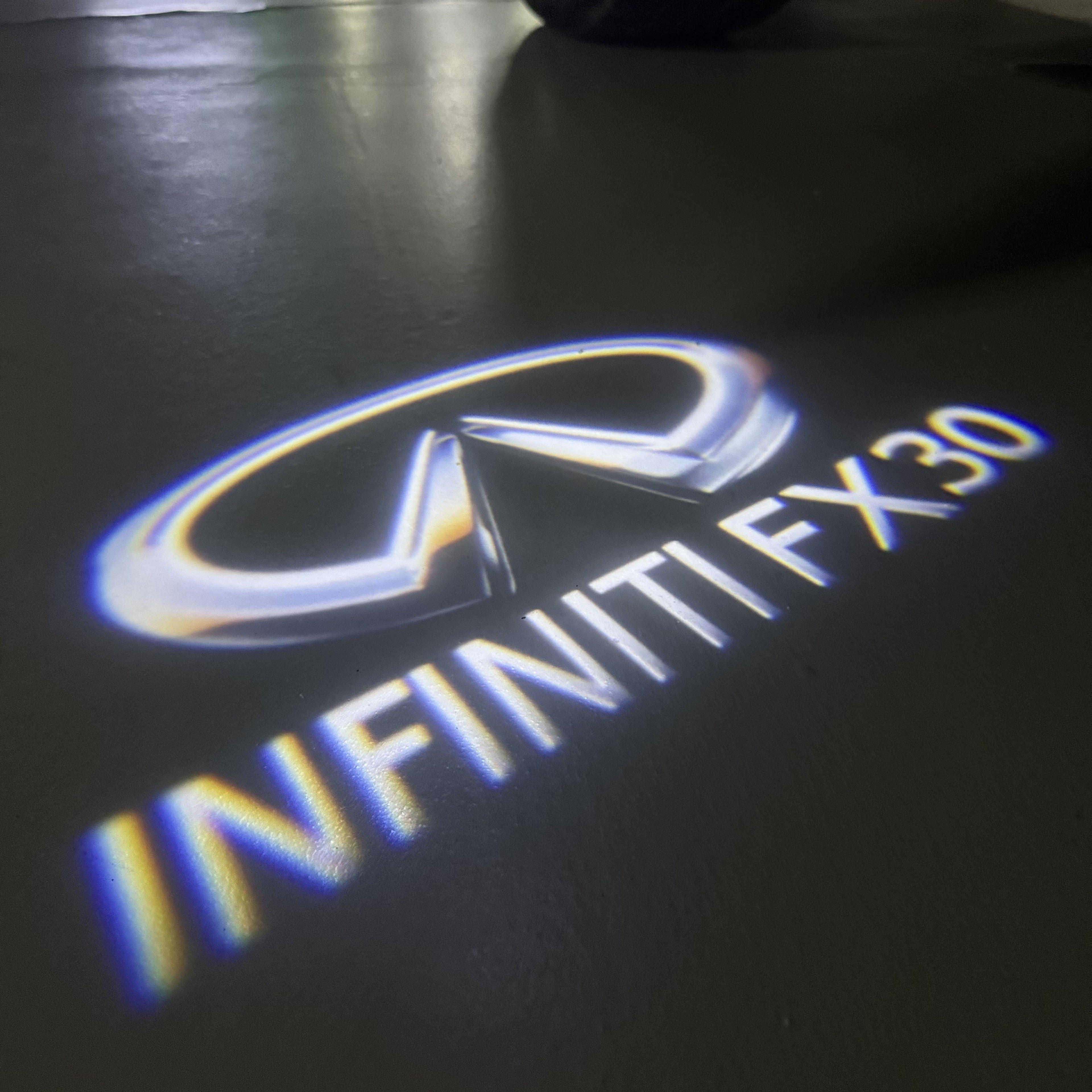 INFINTI QX56 LOGO PROJECROTR LIGHTS Nr.74 (quantité 1 = 1 ensemble/2 feux de porte)