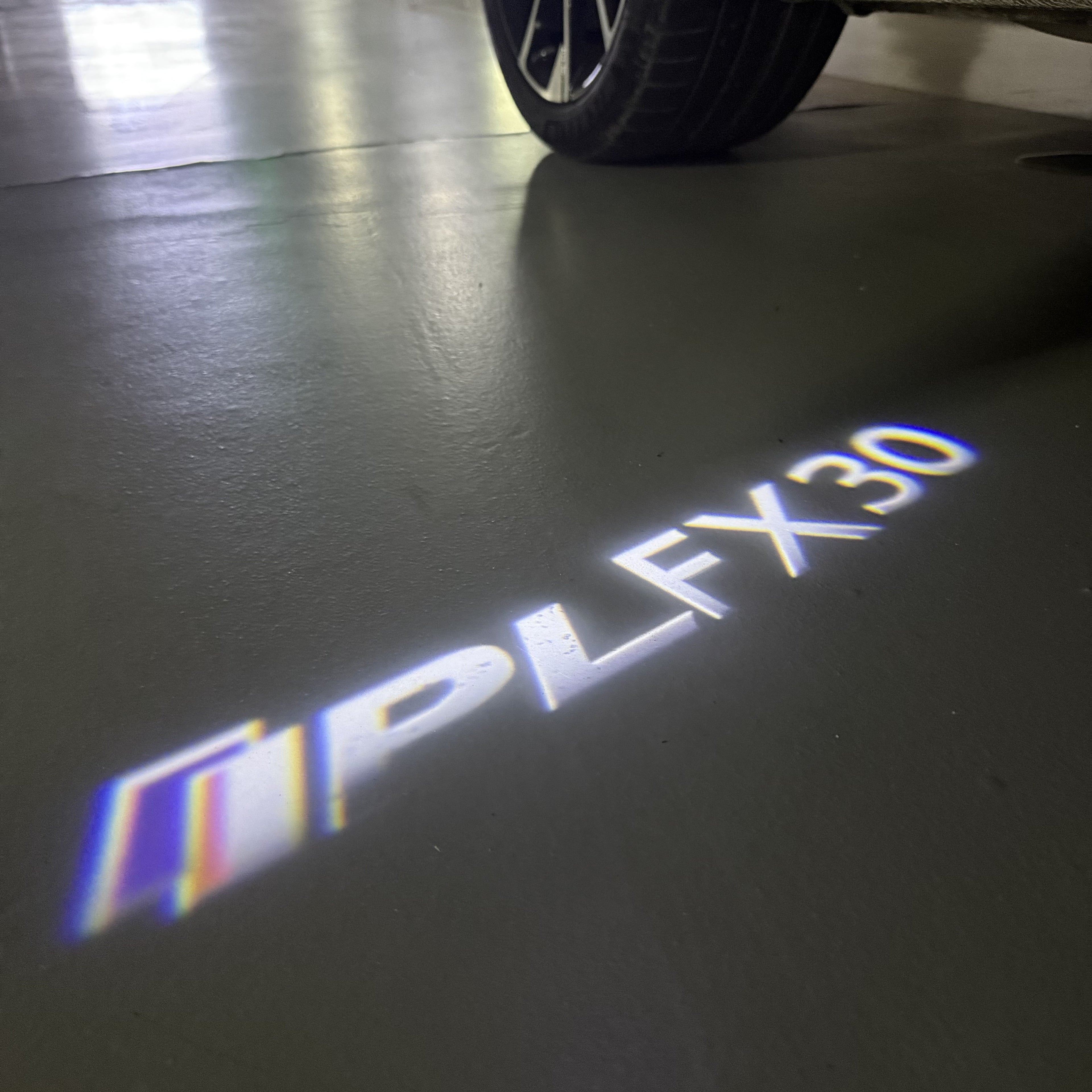 INFINTI QX56 LOGO PROJECROTR LIGHTS Nr.74 (quantité 1 = 1 ensemble/2 feux de porte)
