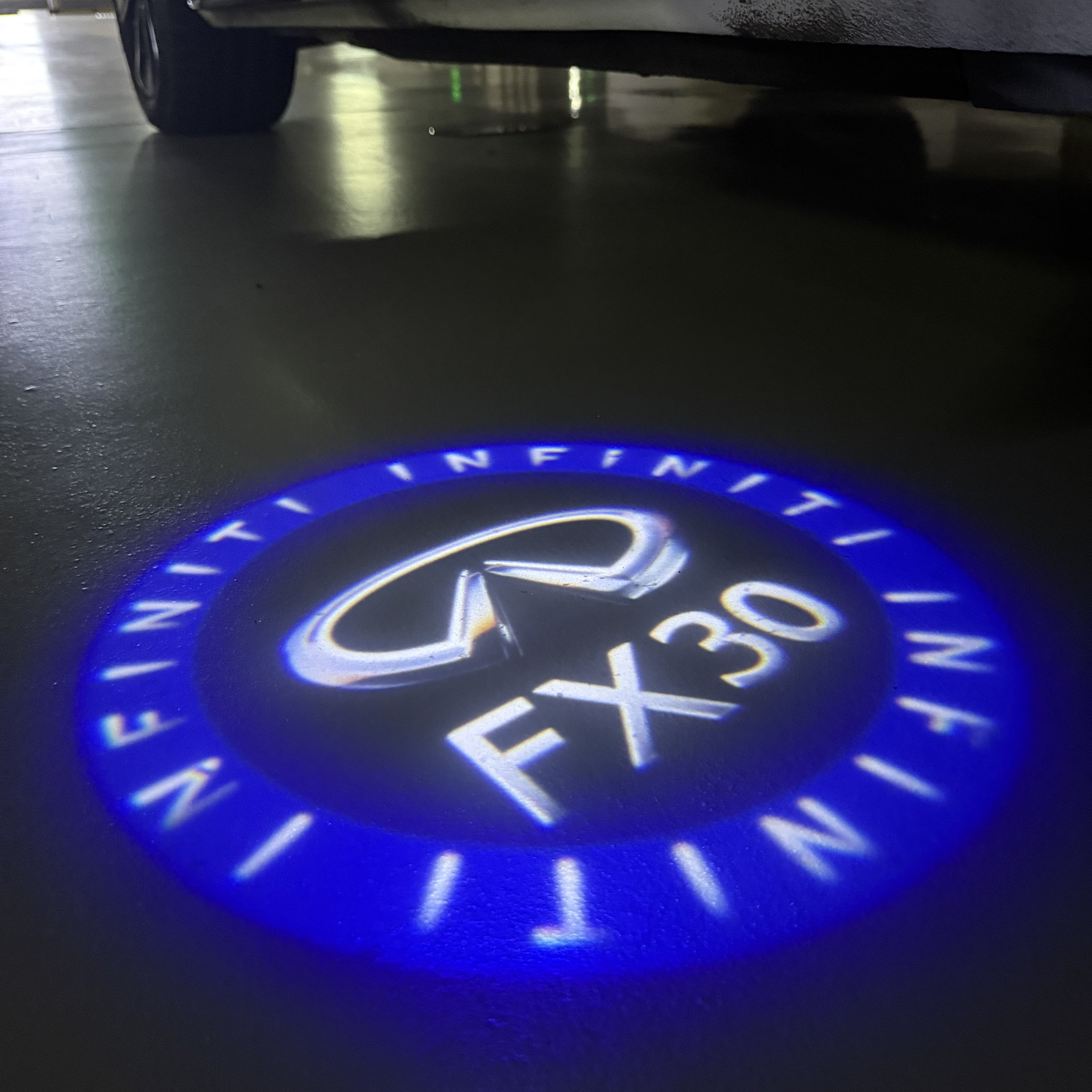 INFINTI QX56 LOGO PROJECROTR LIGHTS Nr.74 (quantité 1 = 1 ensemble/2 feux de porte)