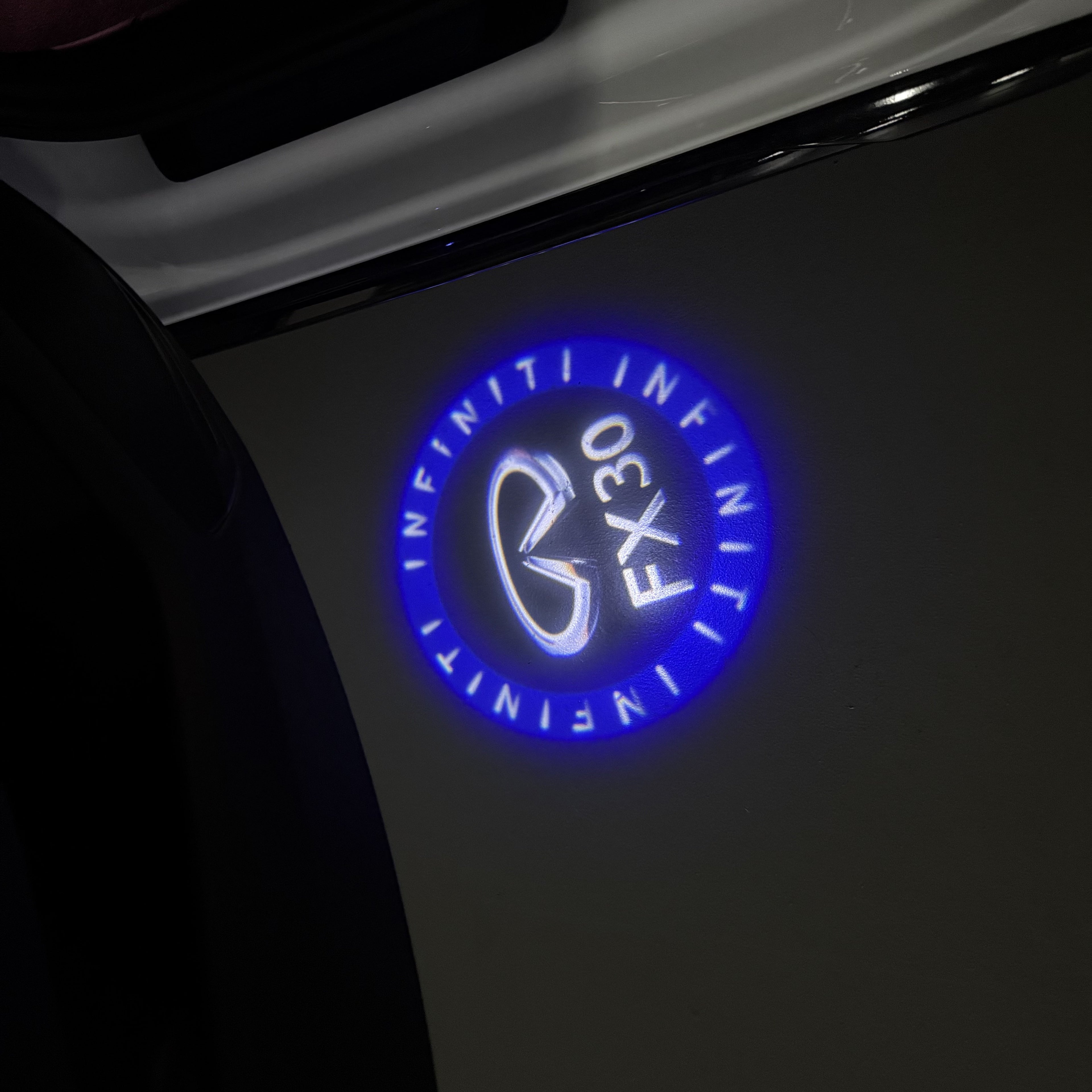 INFINTI QX56 LOGO PROJECROTR LIGHTS Nr.74 (quantité 1 = 1 ensemble/2 feux de porte)