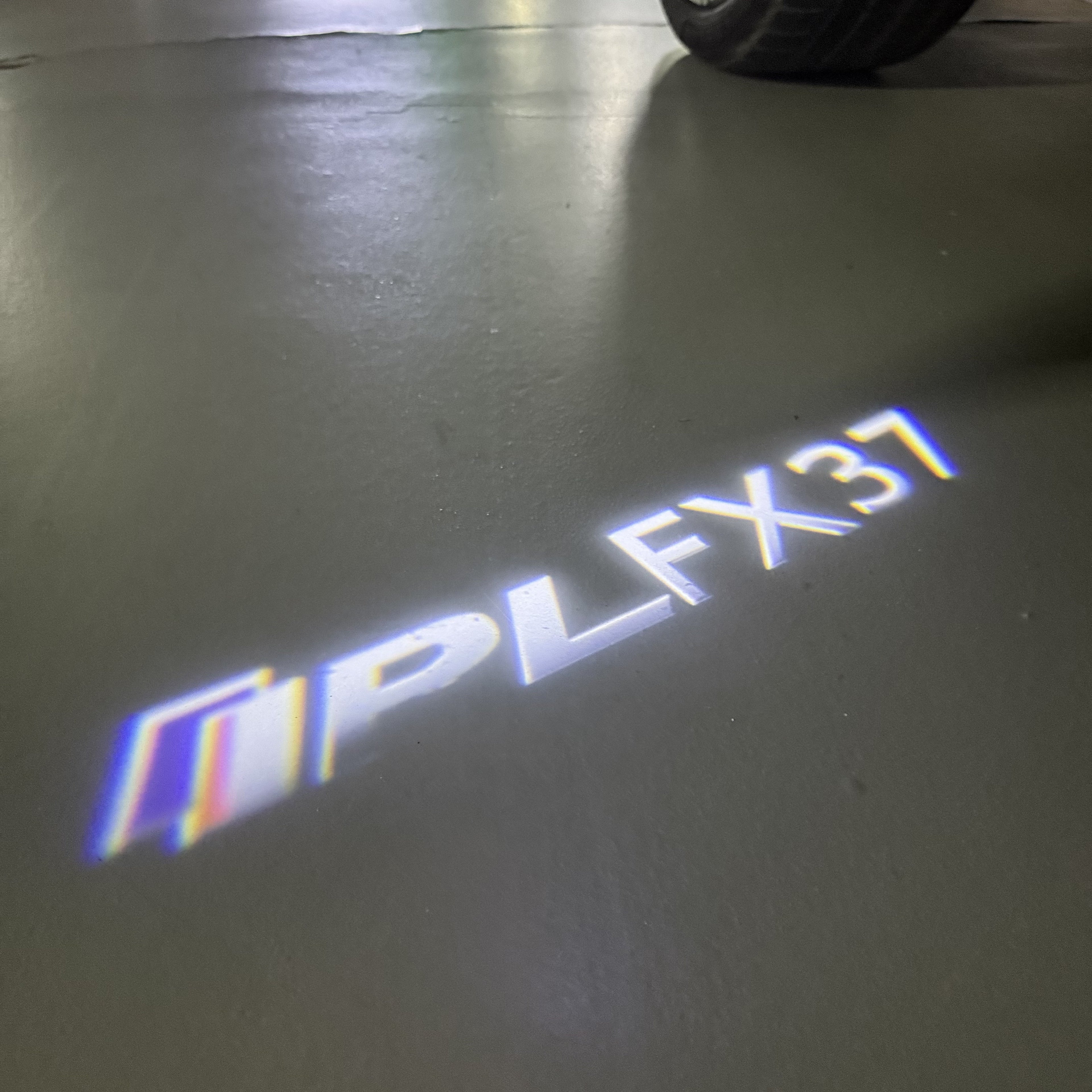 INFINTI QX56 LOGO PROJECROTR LIGHTS Nr.74 (quantité 1 = 1 ensemble/2 feux de porte)