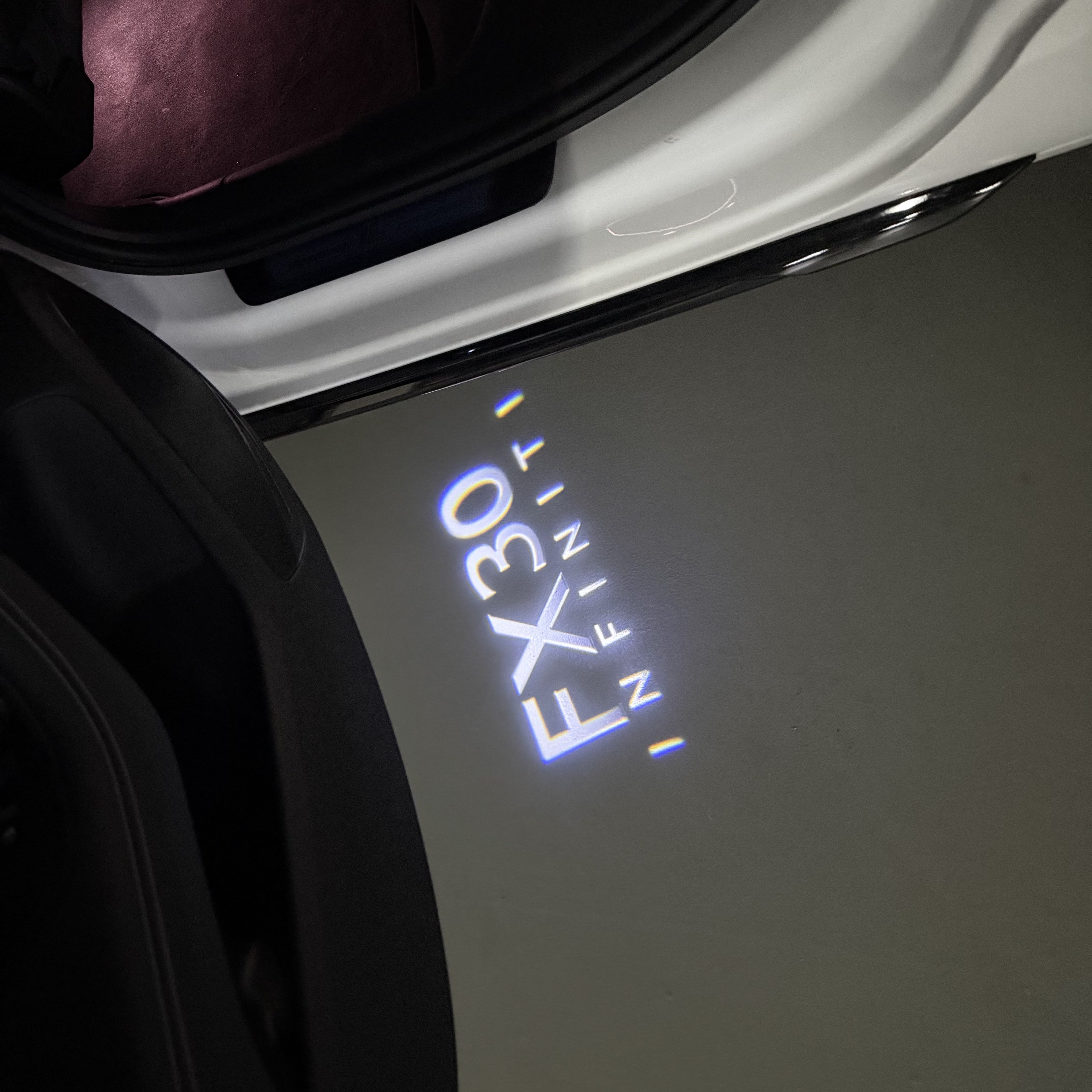 INFINTI QX56 LOGO PROJECROTR LIGHTS Nr.74 (quantité 1 = 1 ensemble/2 feux de porte)