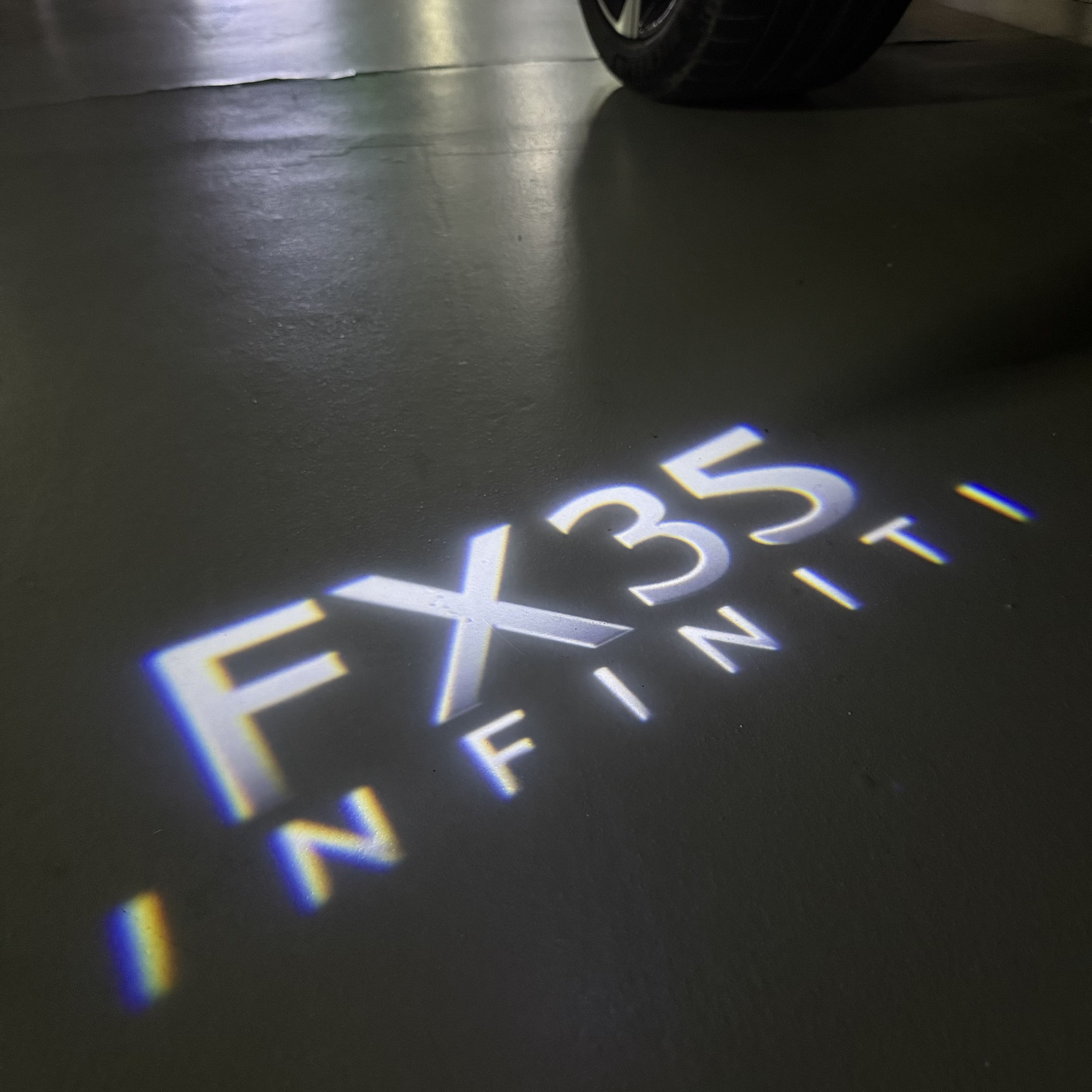 INFINTI QX56 LOGO PROJECROTR LIGHTS Nr.74 (quantité 1 = 1 ensemble/2 feux de porte)