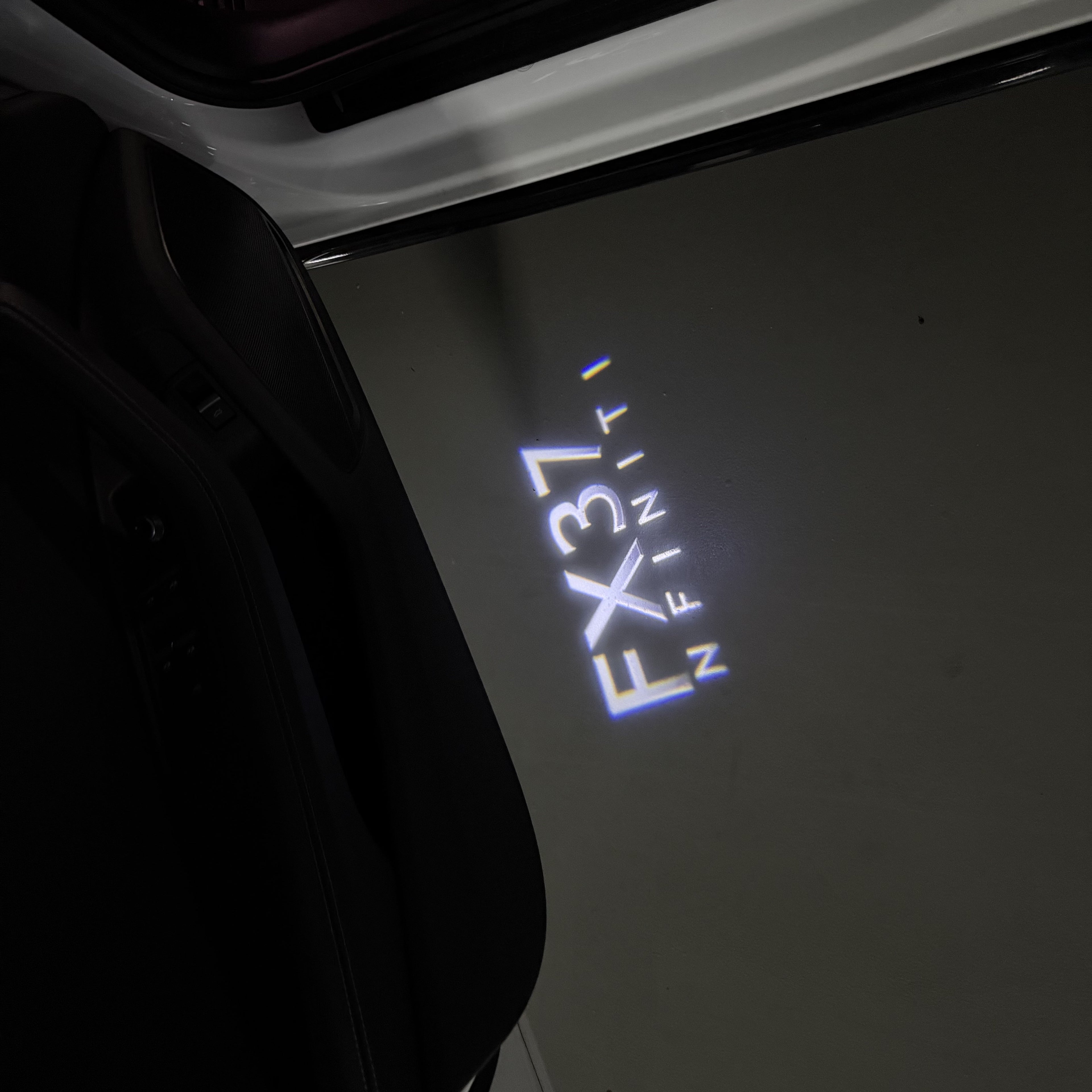 INFINTI QX56 LOGO PROJECROTR LIGHTS Nr.74 (quantité 1 = 1 ensemble/2 feux de porte)