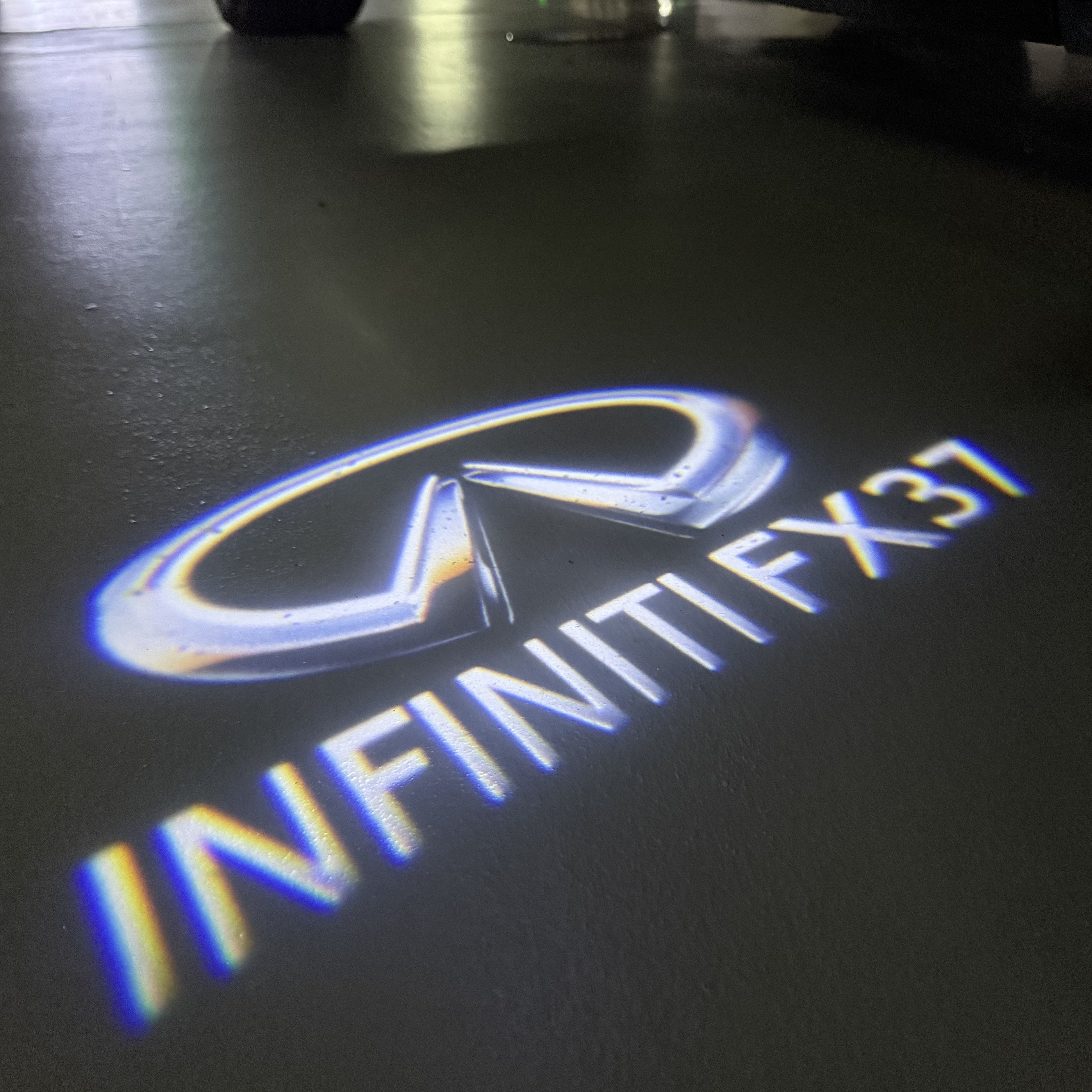 INFINTI QX56 LOGO PROJECROTR LIGHTS Nr.74 (quantité 1 = 1 ensemble/2 feux de porte)
