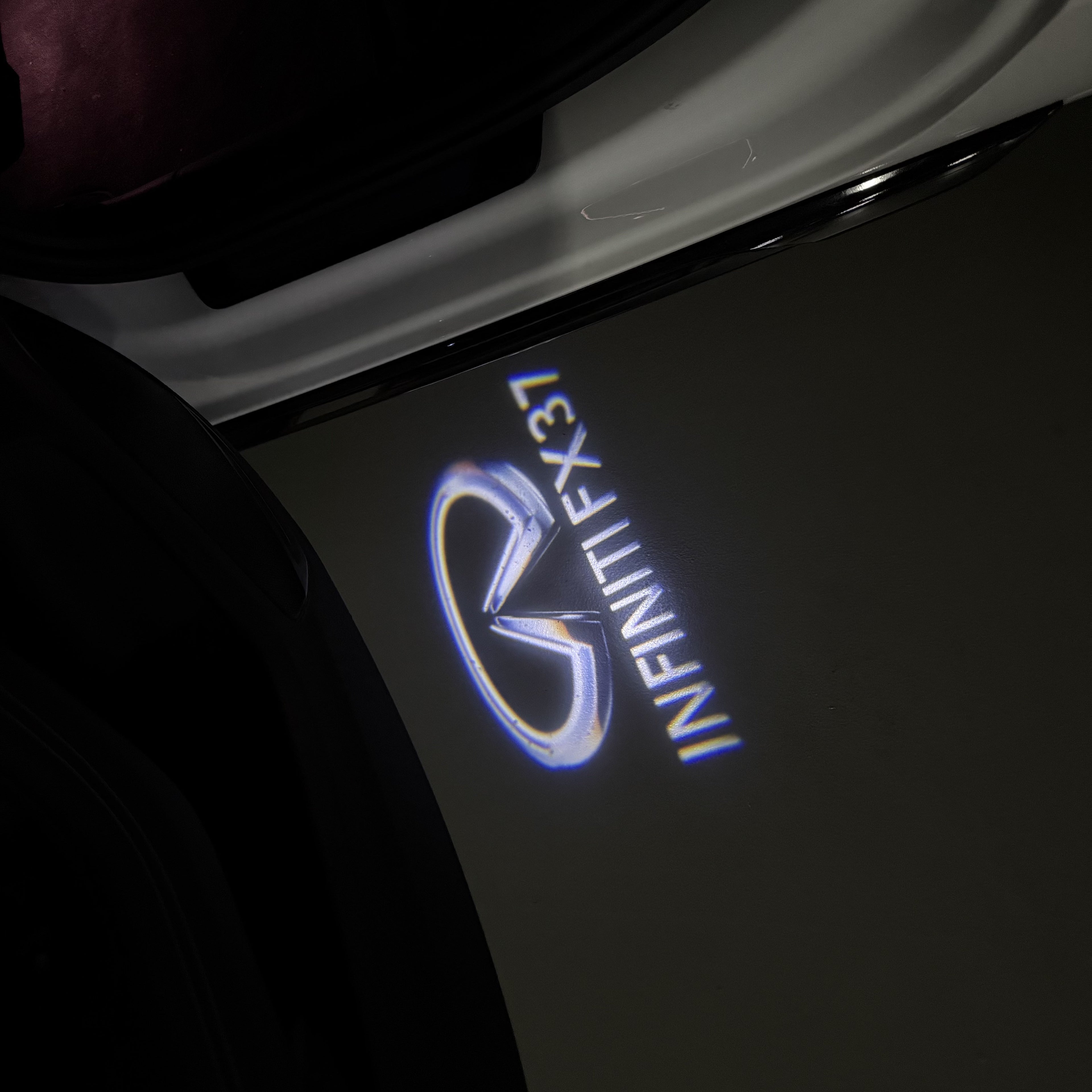 INFINTI QX56 LOGO PROJECROTR LIGHTS Nr.74 (quantité 1 = 1 ensemble/2 feux de porte)
