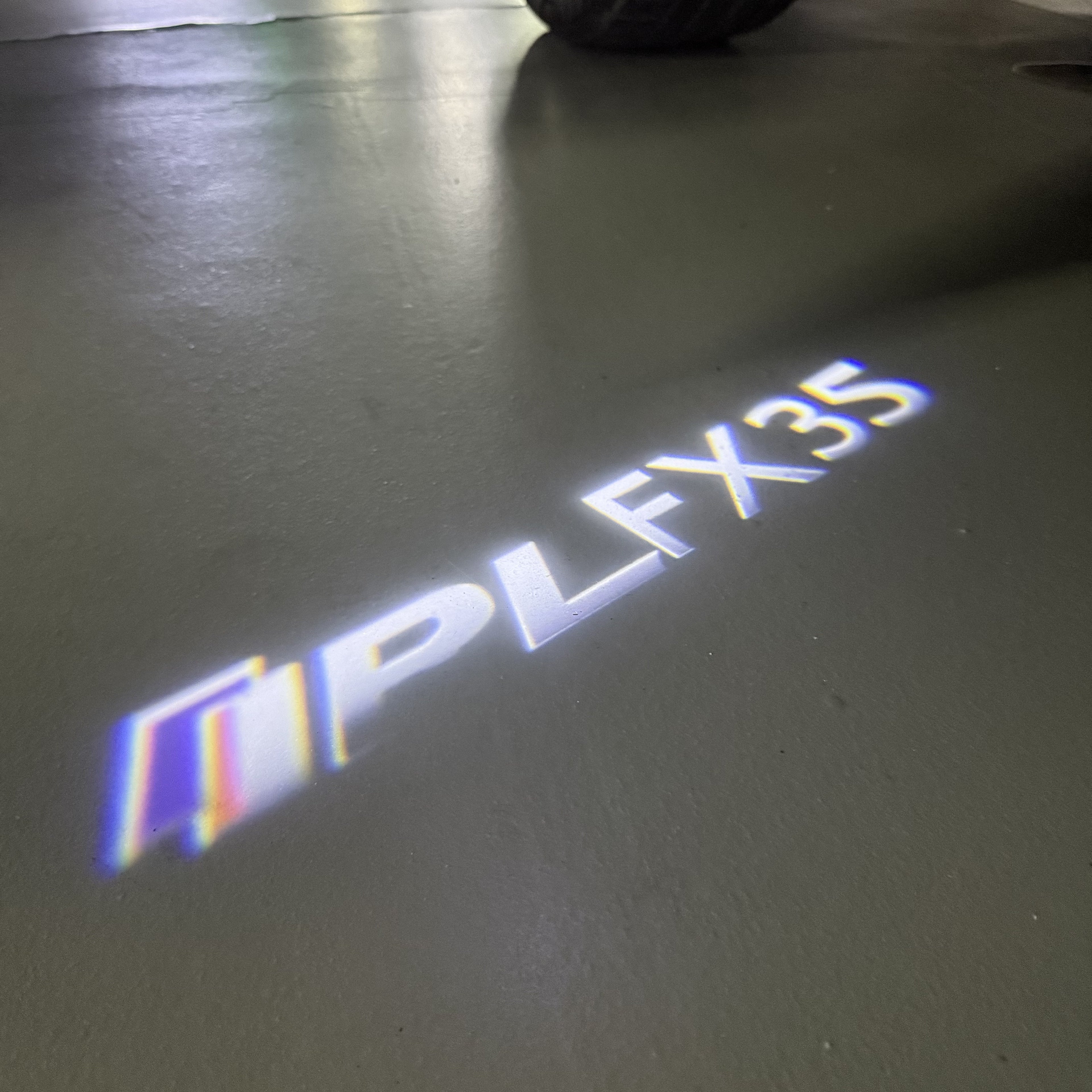 INFINTI QX56 LOGO PROJECROTR LIGHTS Nr.74 (quantité 1 = 1 ensemble/2 feux de porte)